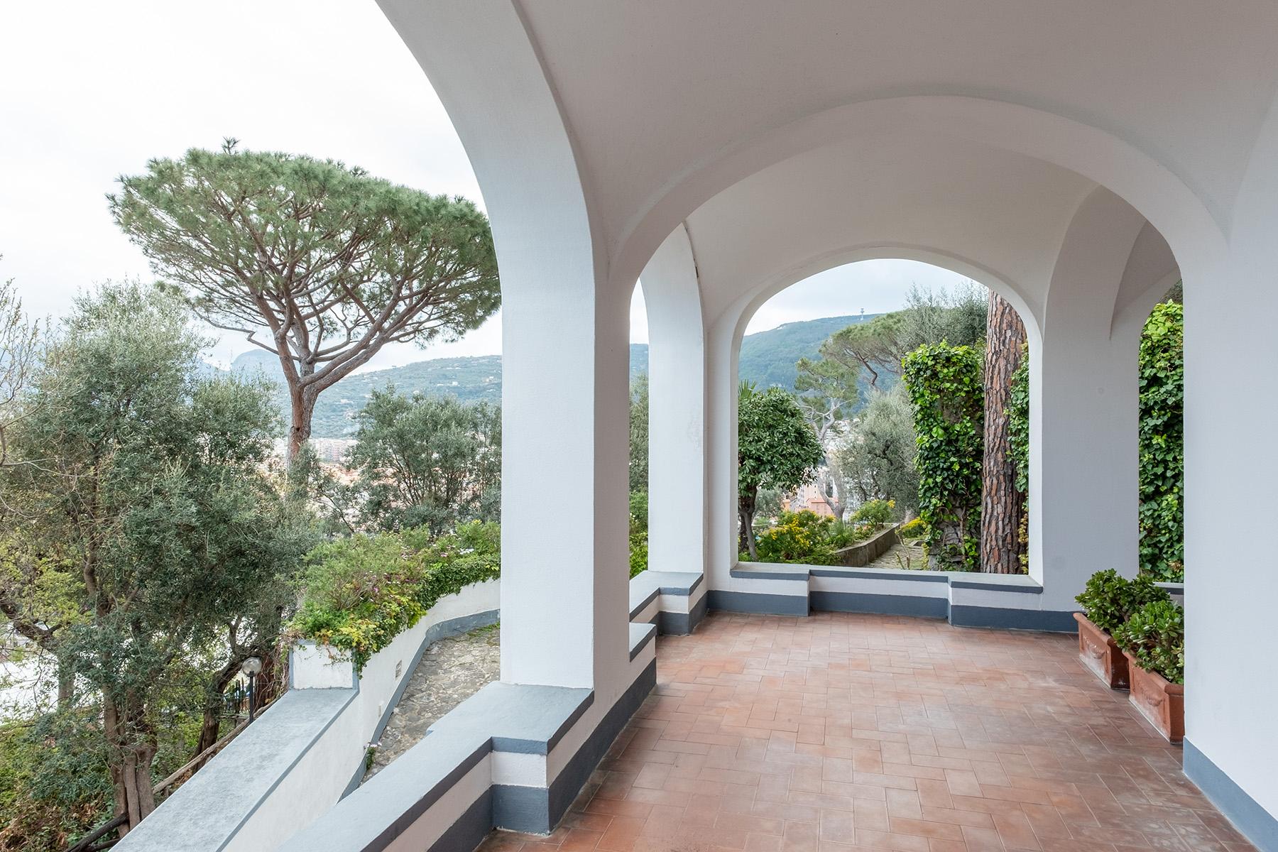Panoramic property in the greenery in the heart of Sorrento - 16
