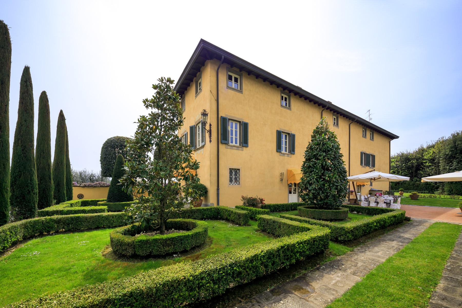Wundervolle Villa aus dem 17. Jahrhundert auf den Hügeln von Lucca - 1