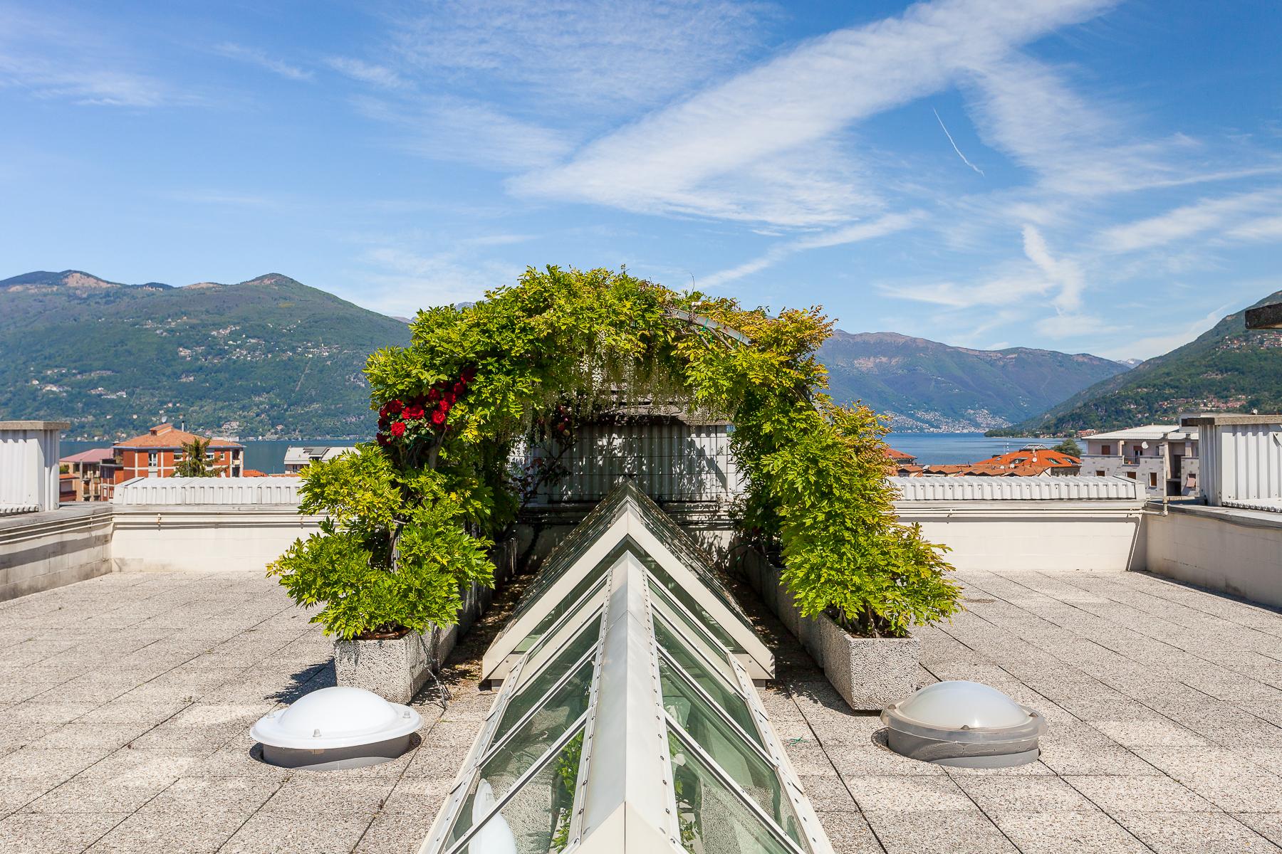 Bright penthouse in the center of Luino - 25