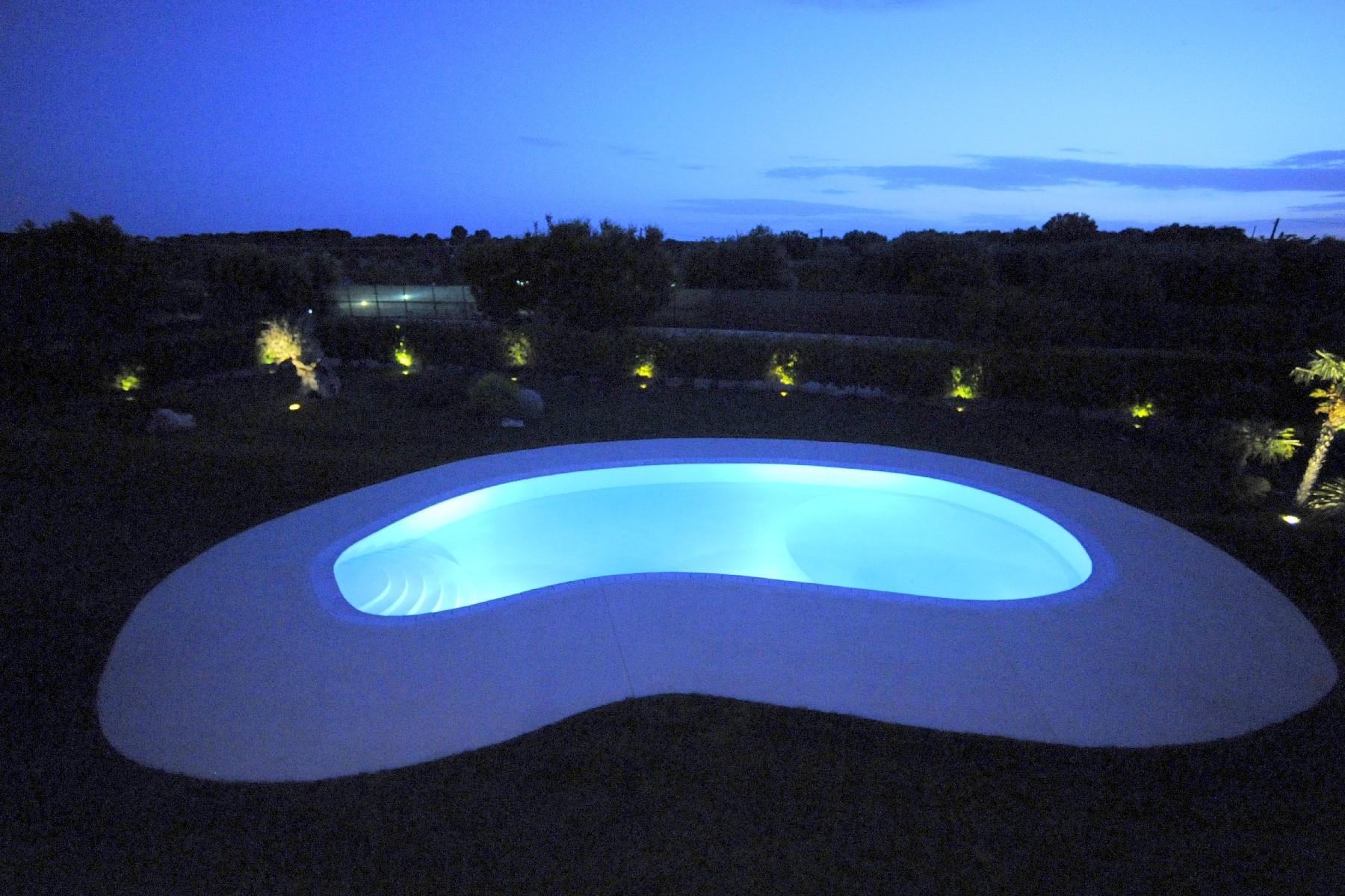 Belle villa nouvellement construite avec piscine et jardin - 27