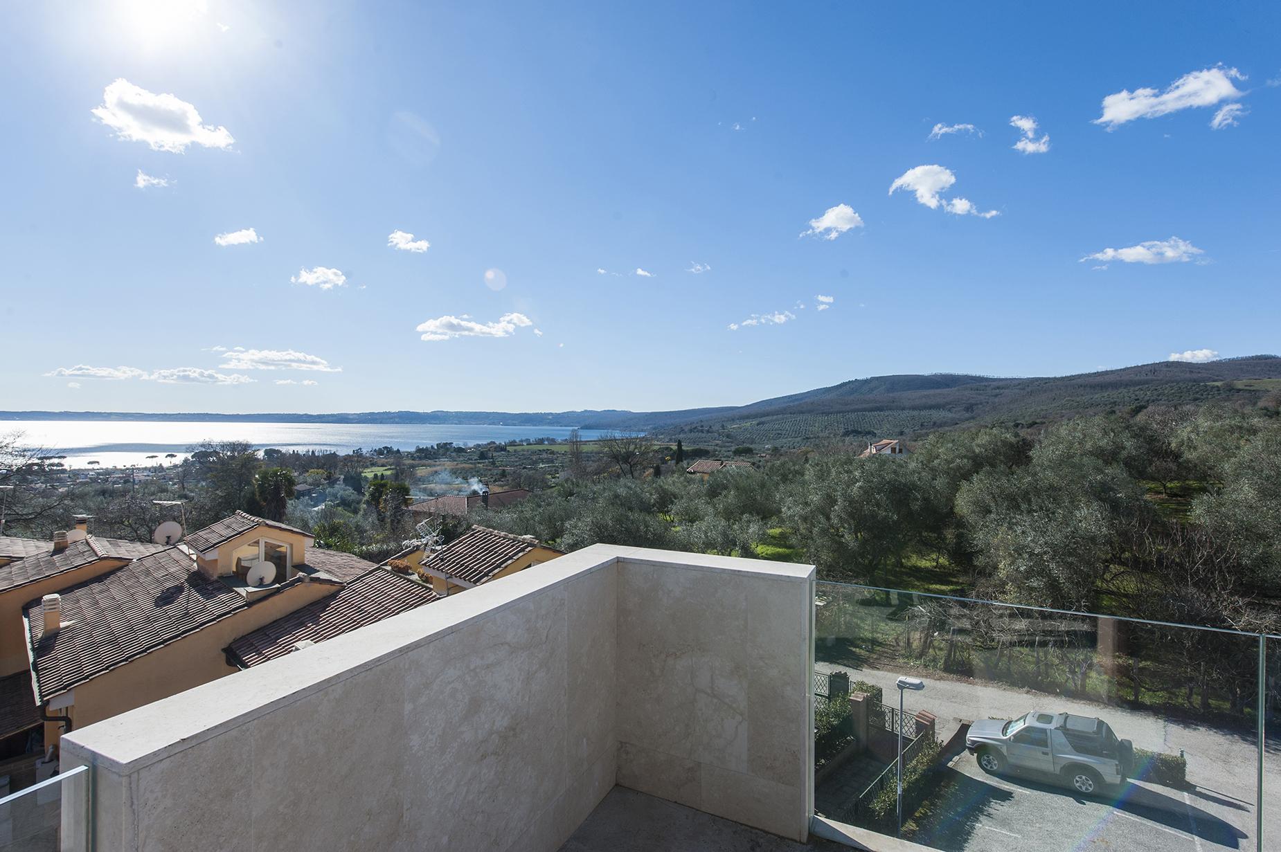Modern penthouse avec vue sur le lac de Bracciano - 12