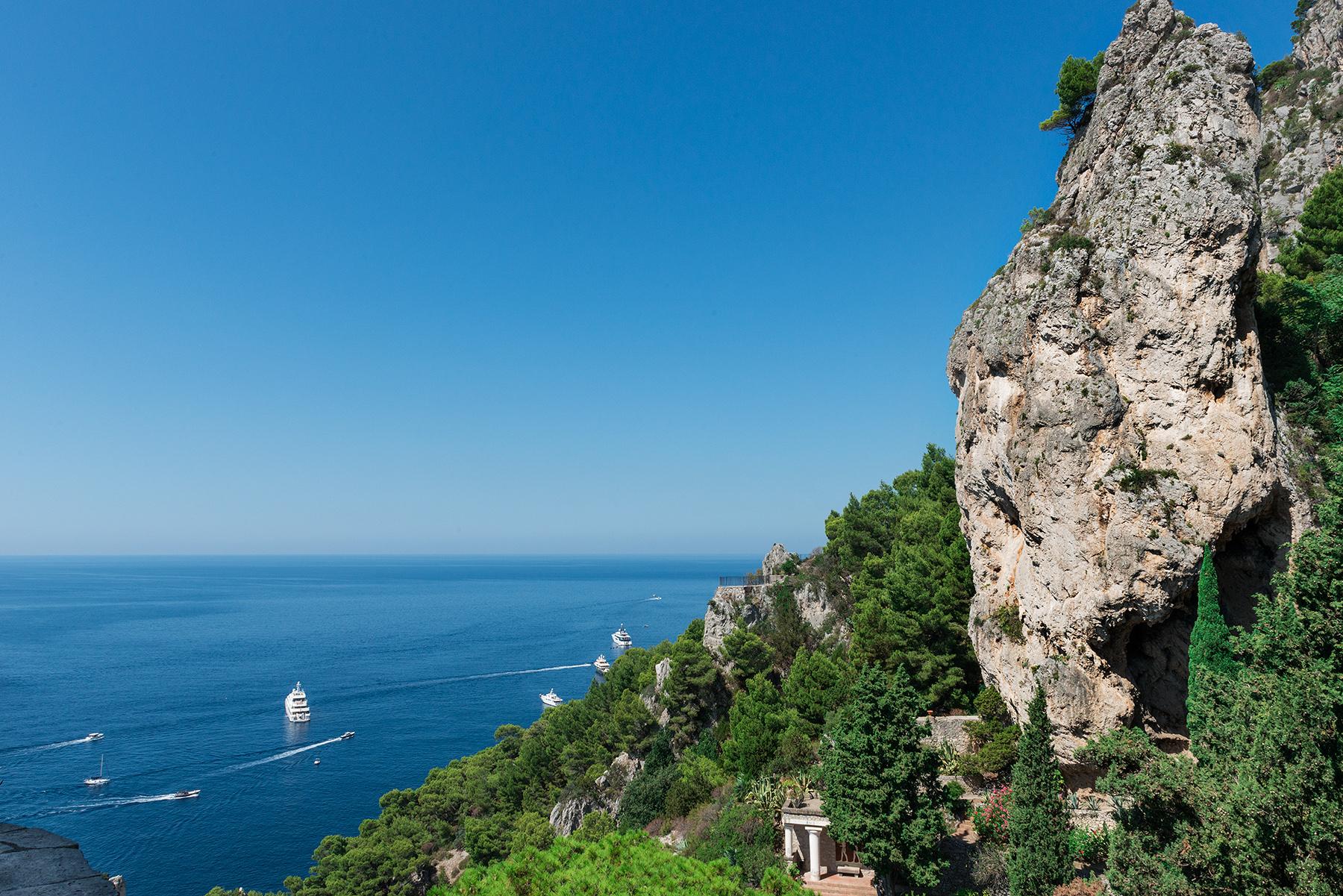Remarkable villa with a breathtaking panorama on the Faraglioni rocks - 32