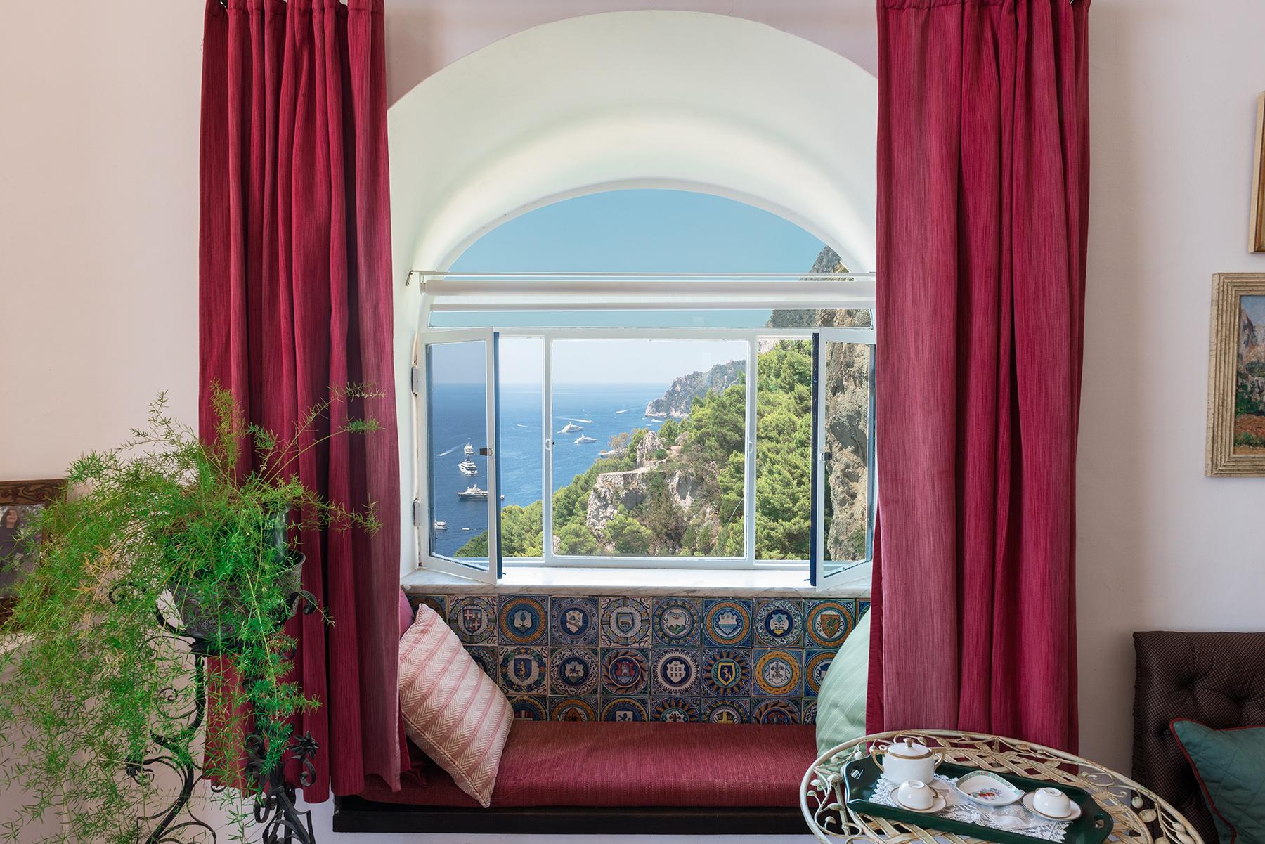 Remarquable villa avec un panorama à couper le souffle sur les rochers de Faraglioni - 21