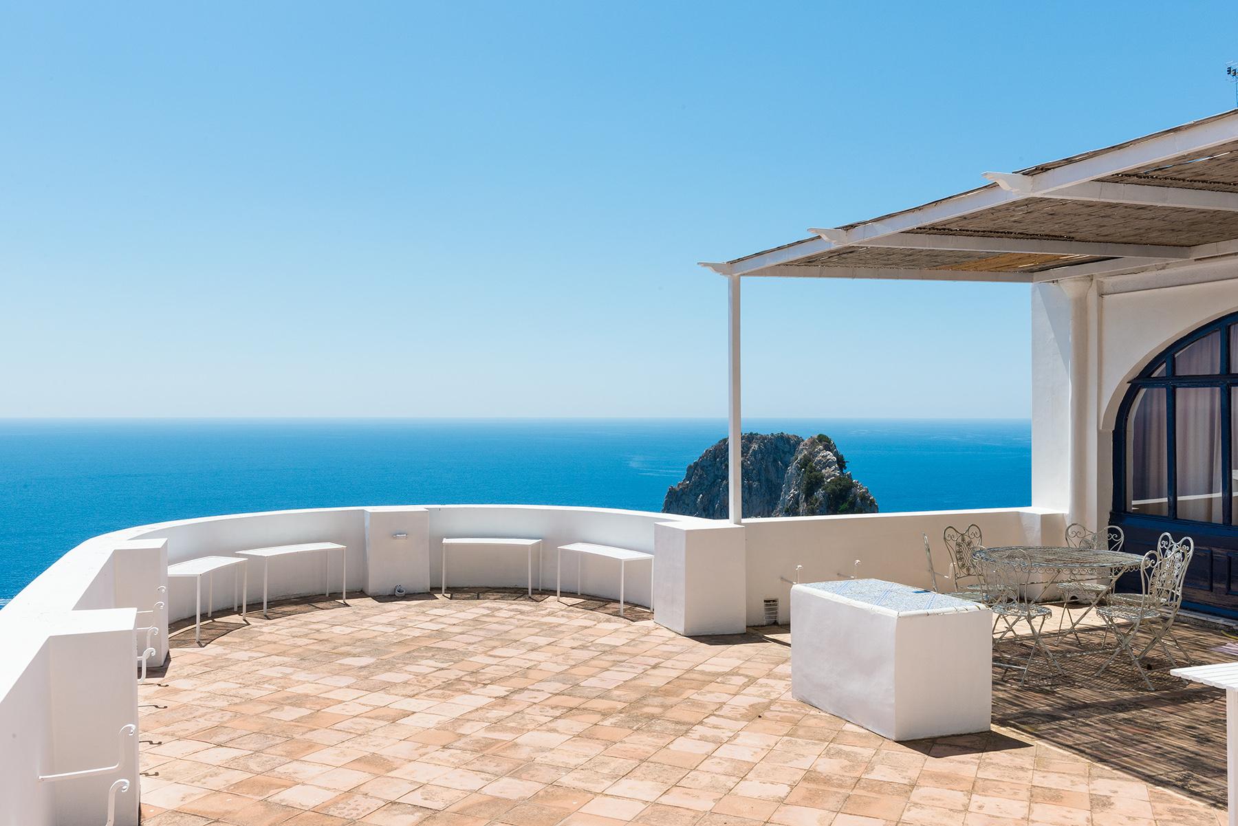 Remarquable villa avec un panorama à couper le souffle sur les rochers de Faraglioni - 23