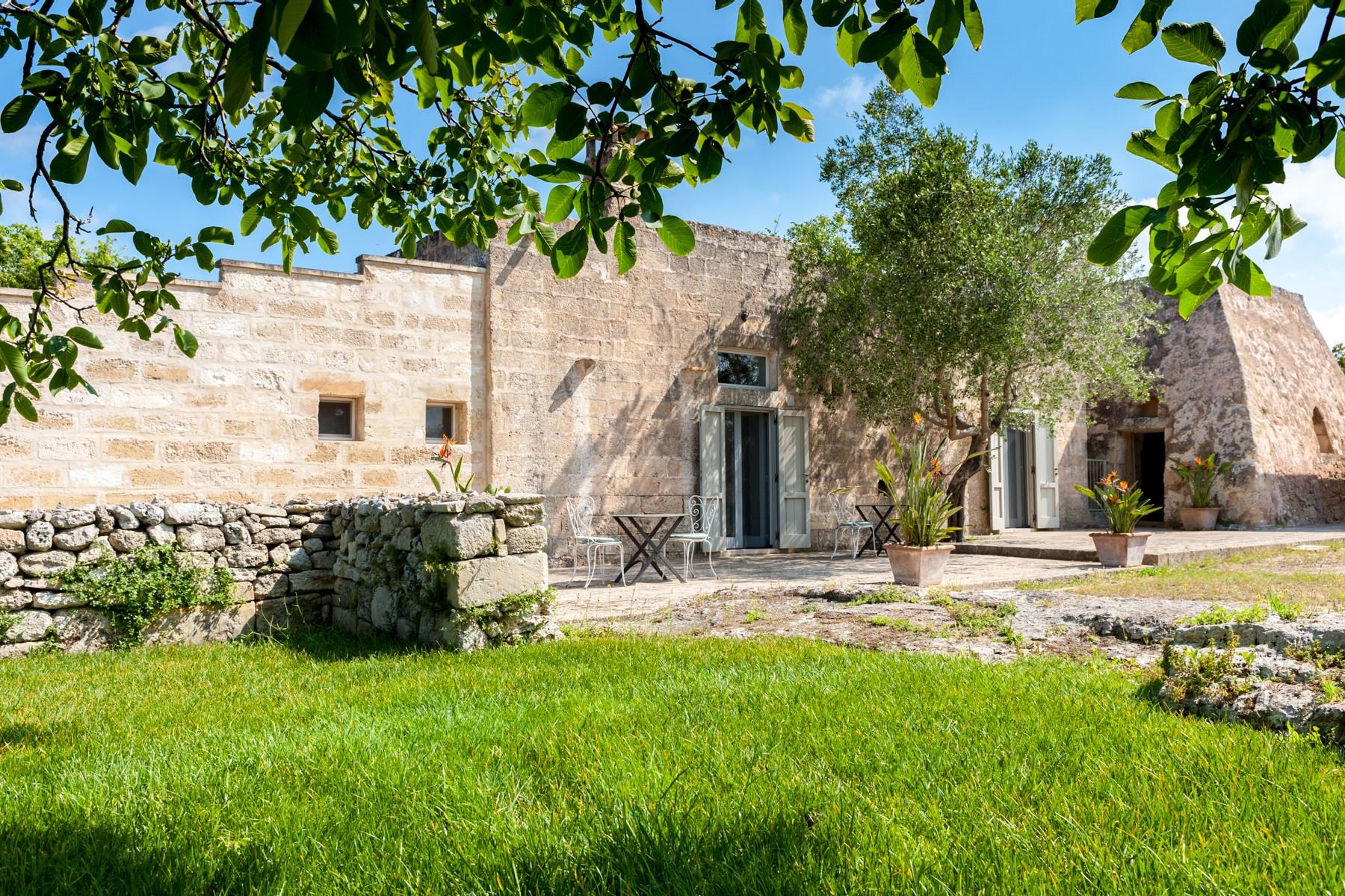 Enchanting 15th century-farmhouse immersed in olive trees - 2