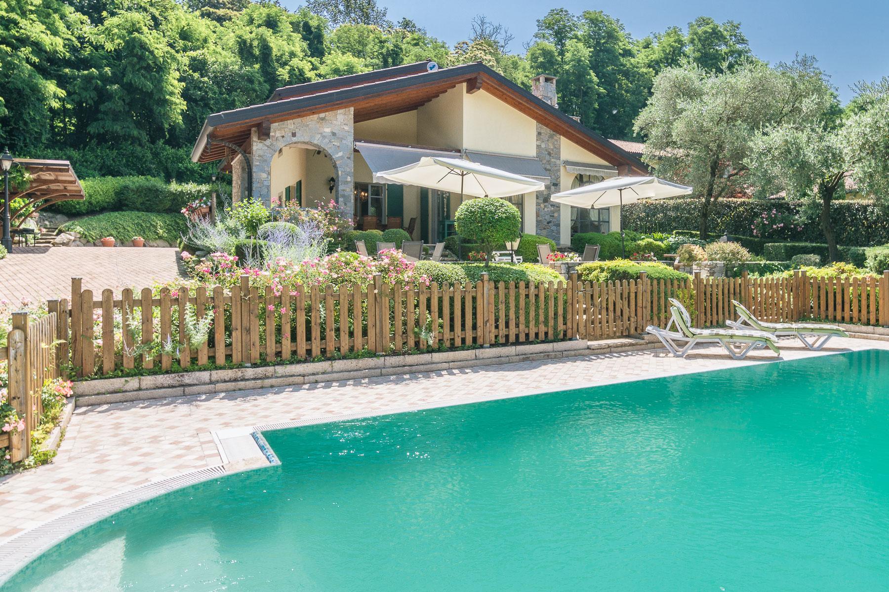 Elegante villa con piscina sulla sponda lombarda del Lago Maggiore - 1