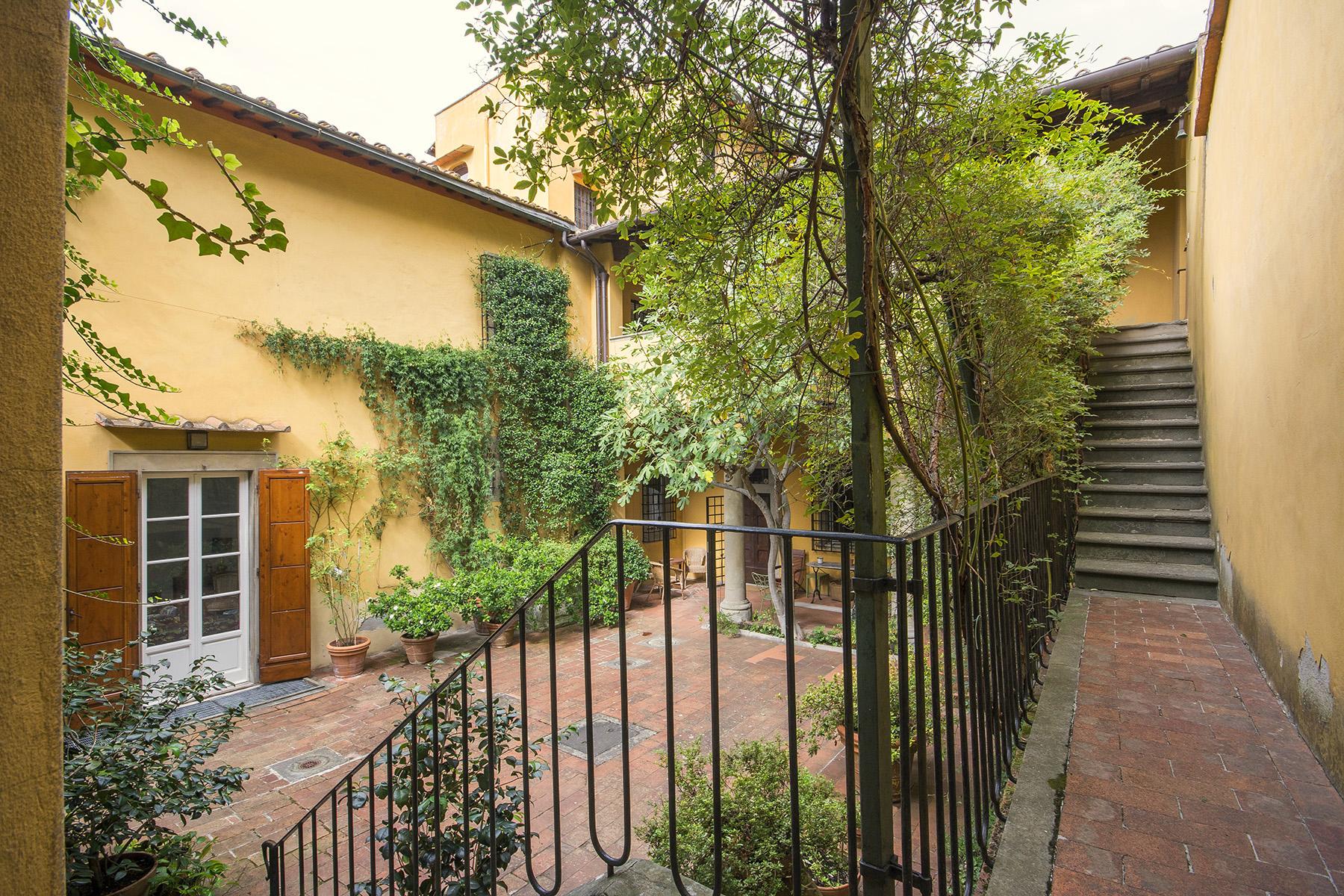 Magnificent villa of great charm close to the city center - 11