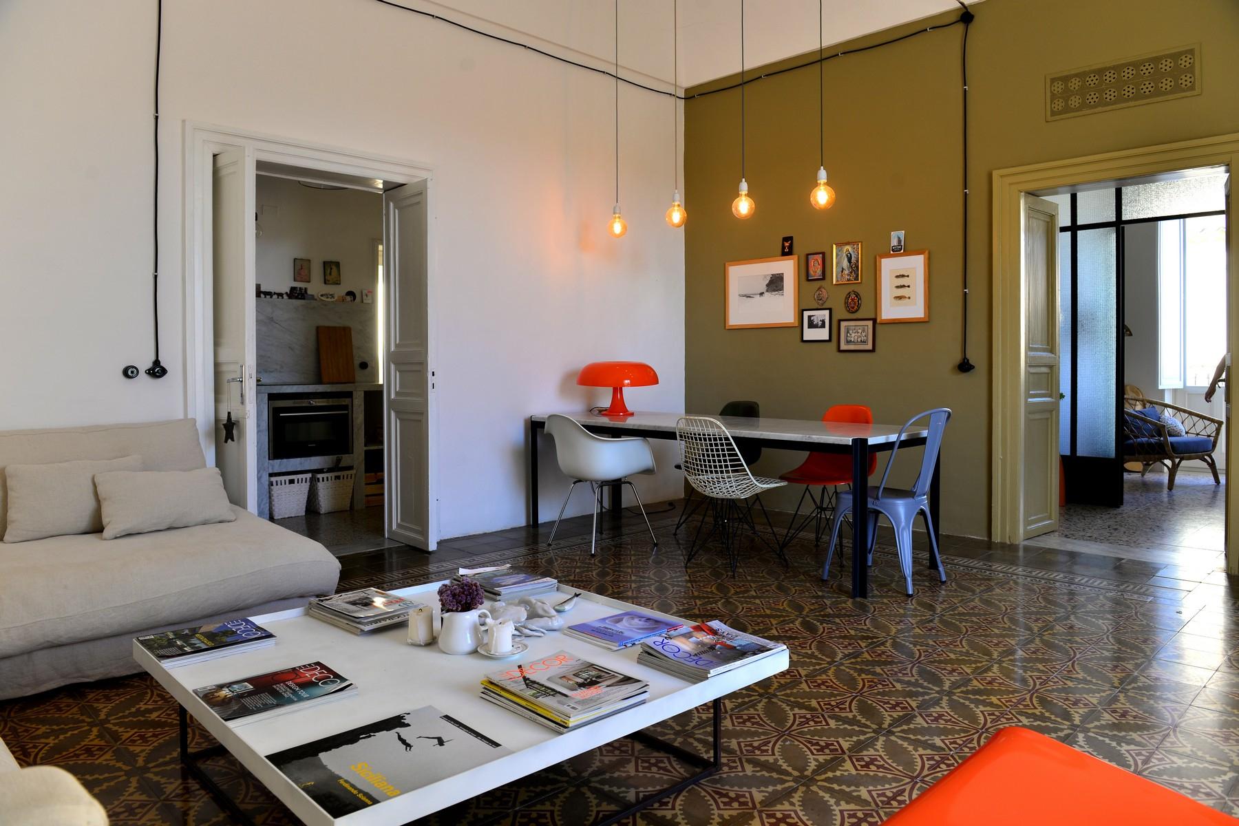 Renovated apartments with the original floors in Noto - 1