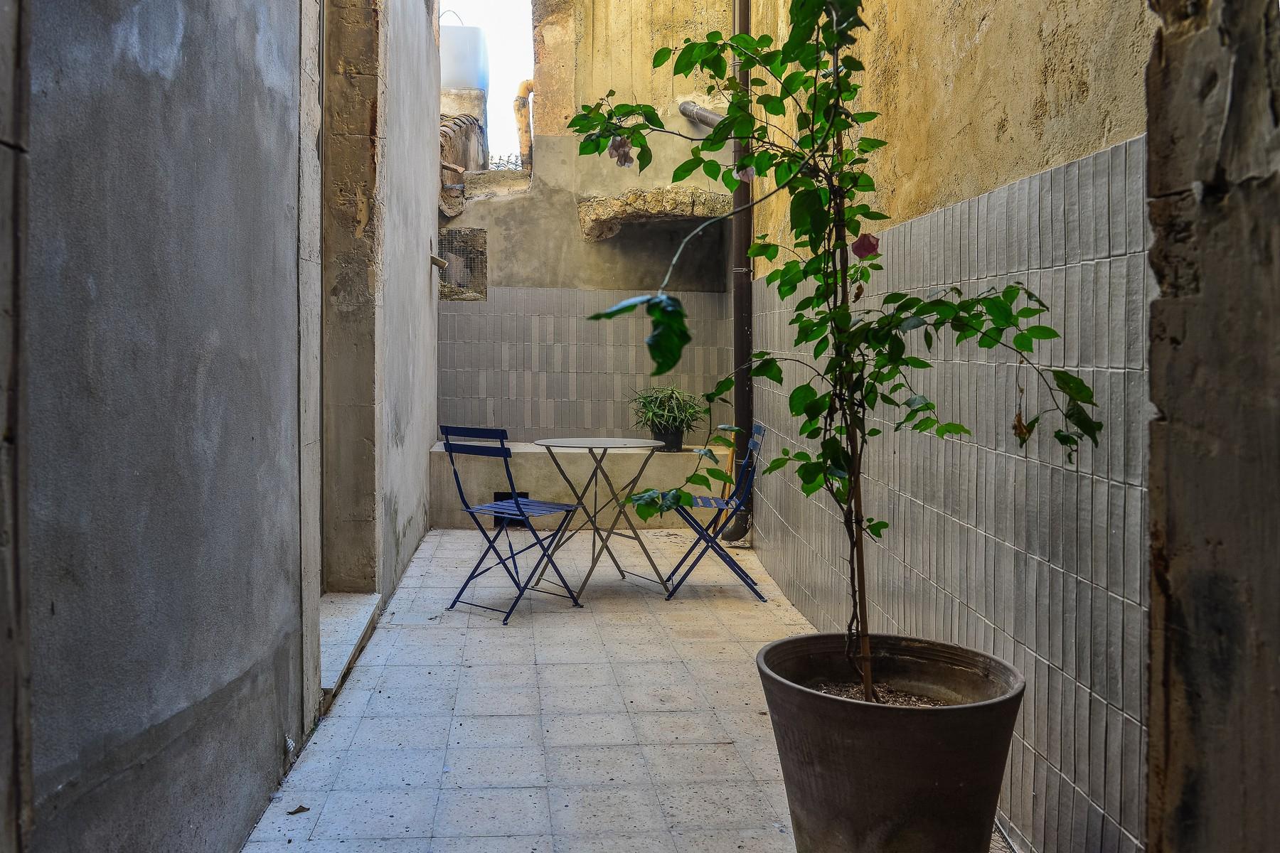 Renovated apartments with the original floors in Noto - 14