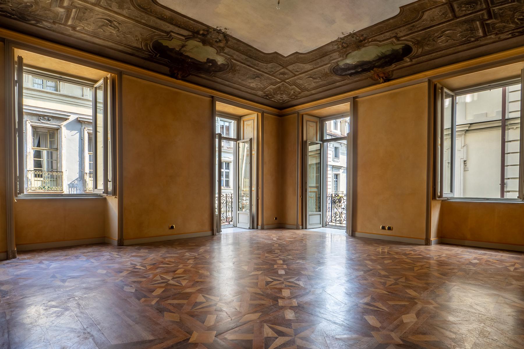 Prestigious apartment in the historical center of Turin - 1