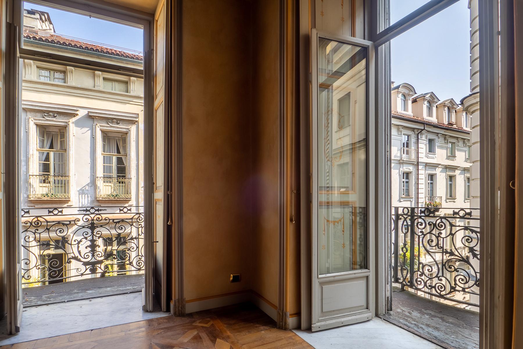 Prestigious apartment in the historical center of Turin - 7