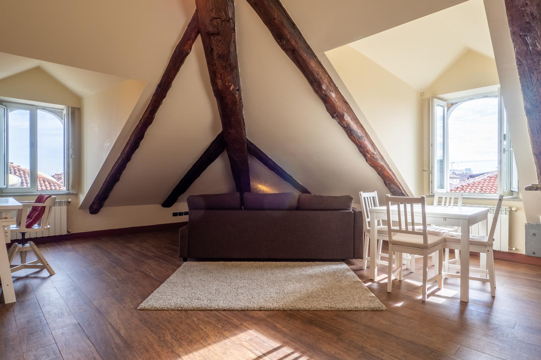 Refined attic in the historical center of Turin - 4