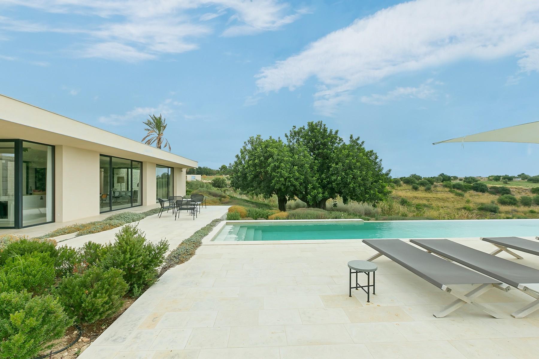 Villa moderne avec piscine et dépendance - 2