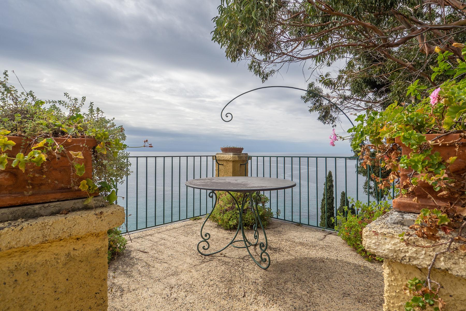 Semidetached historical villa with private access to the sea - 24
