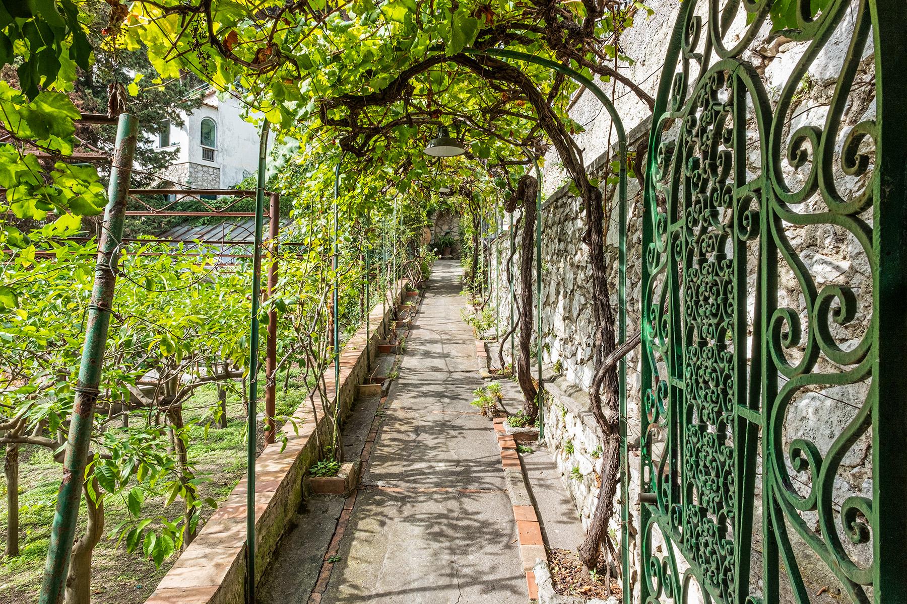 Historic villa with a breathtaking panorama on the Faraglioni rocks - 18