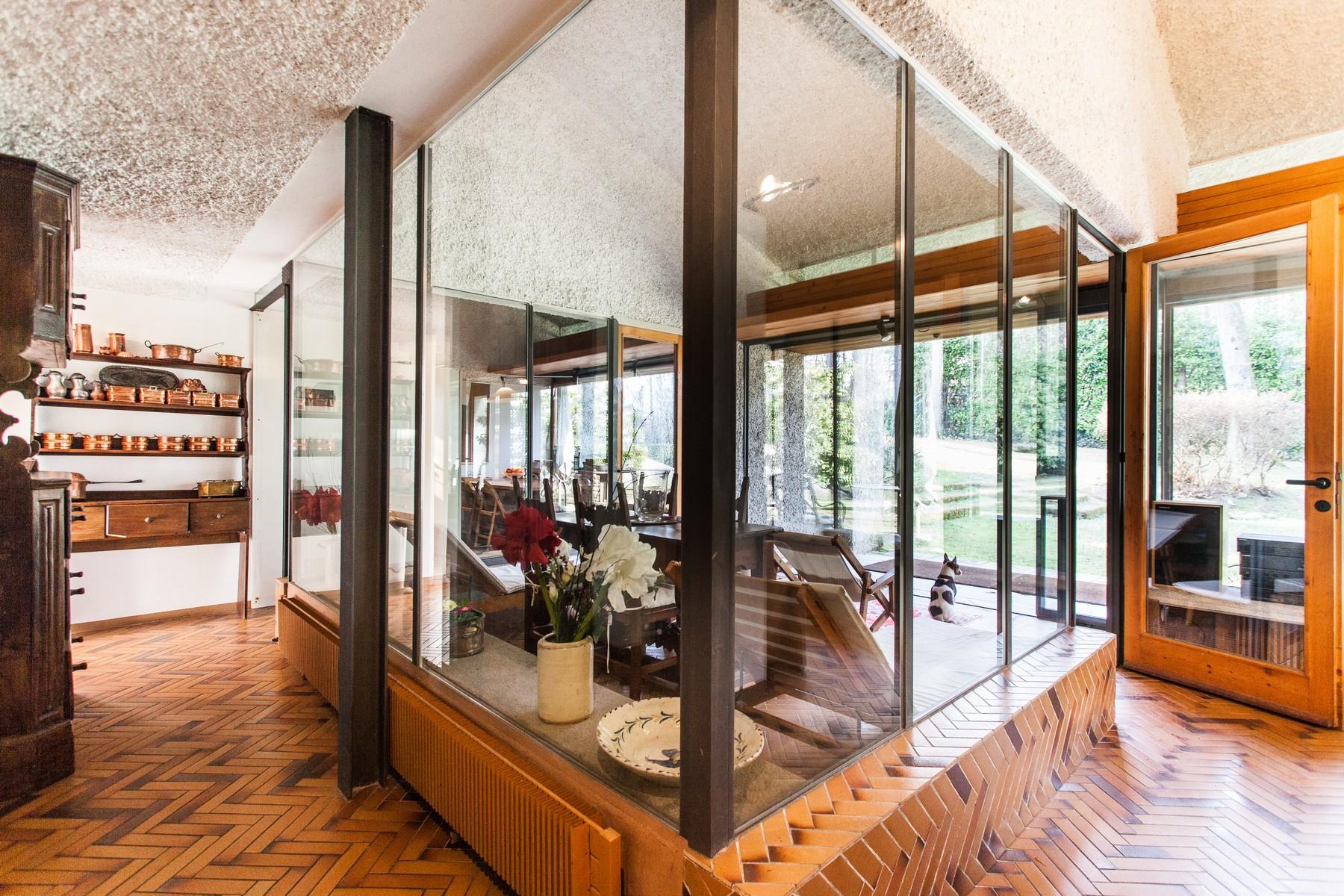 Prestigious modern villa of the 80s near Lake Montorfano - 11