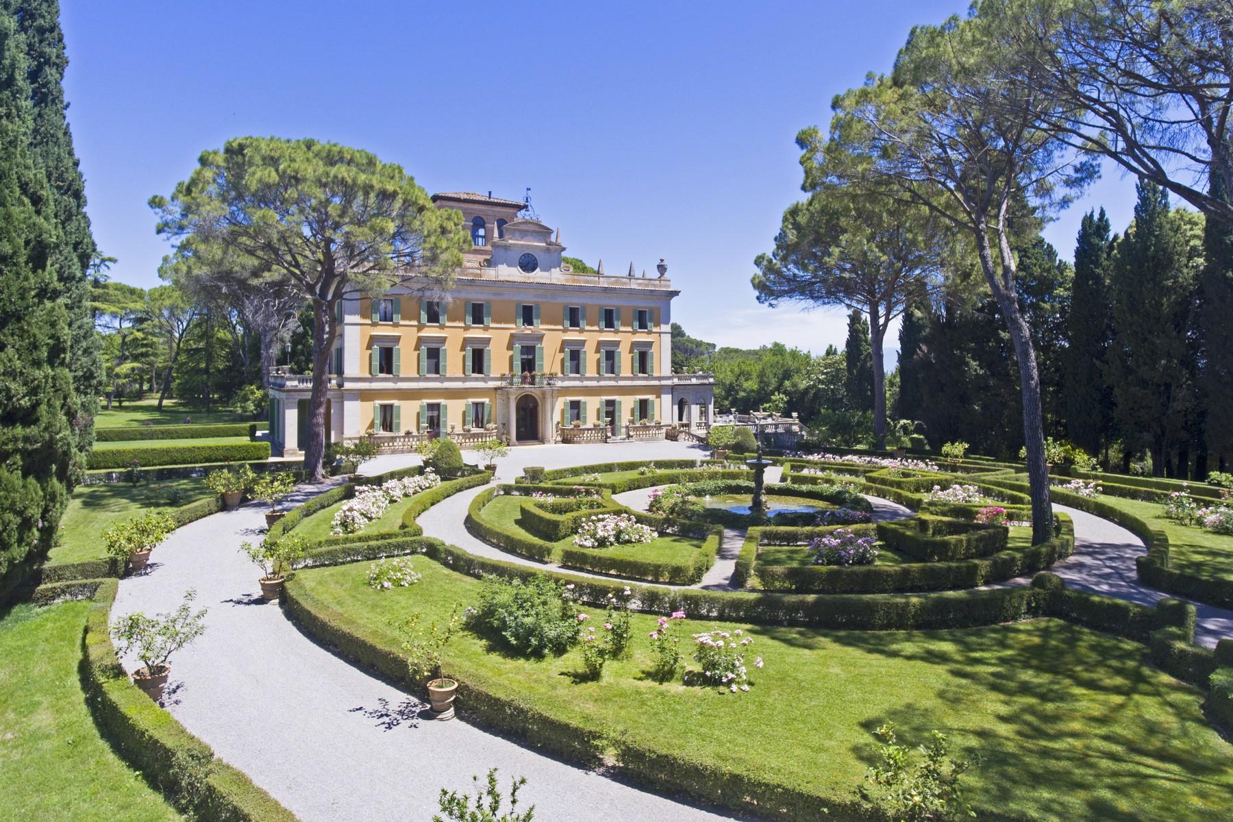 Magnificent historical villa with typical italian garden in Umbria - 1