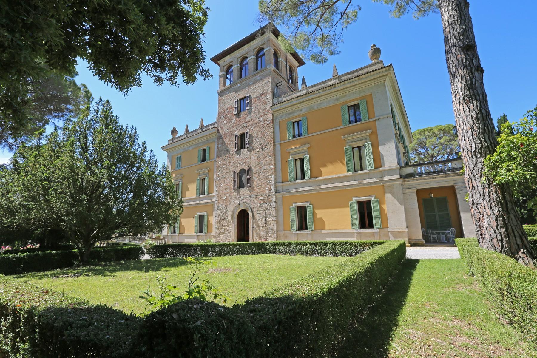 Magnificent historical villa with typical italian garden in Umbria - 3