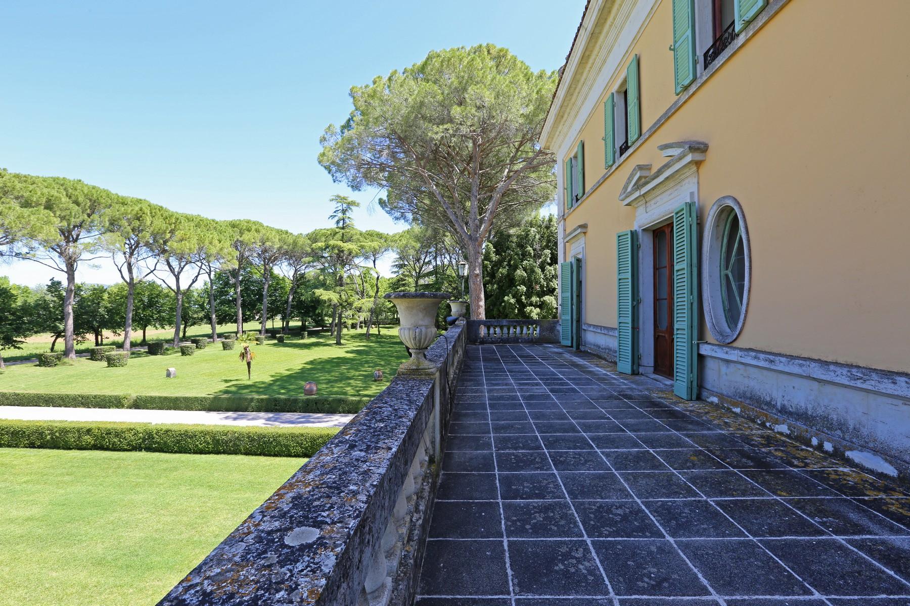 Magnifica Villa storica con giardino all' italiana in Umbria - 23