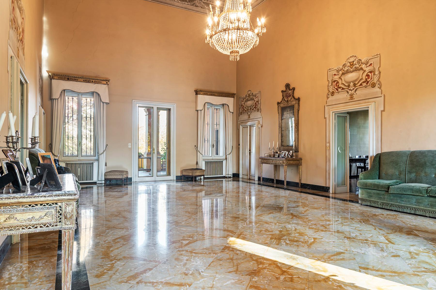Historische Villa mit Park und Pool in Parma - 1