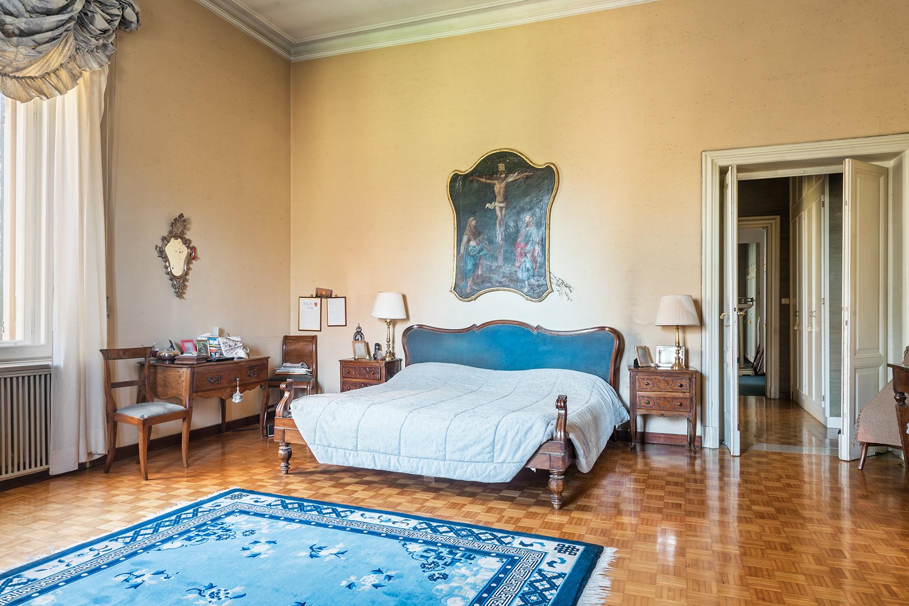 Elegant historical property with large park in Parma - 9