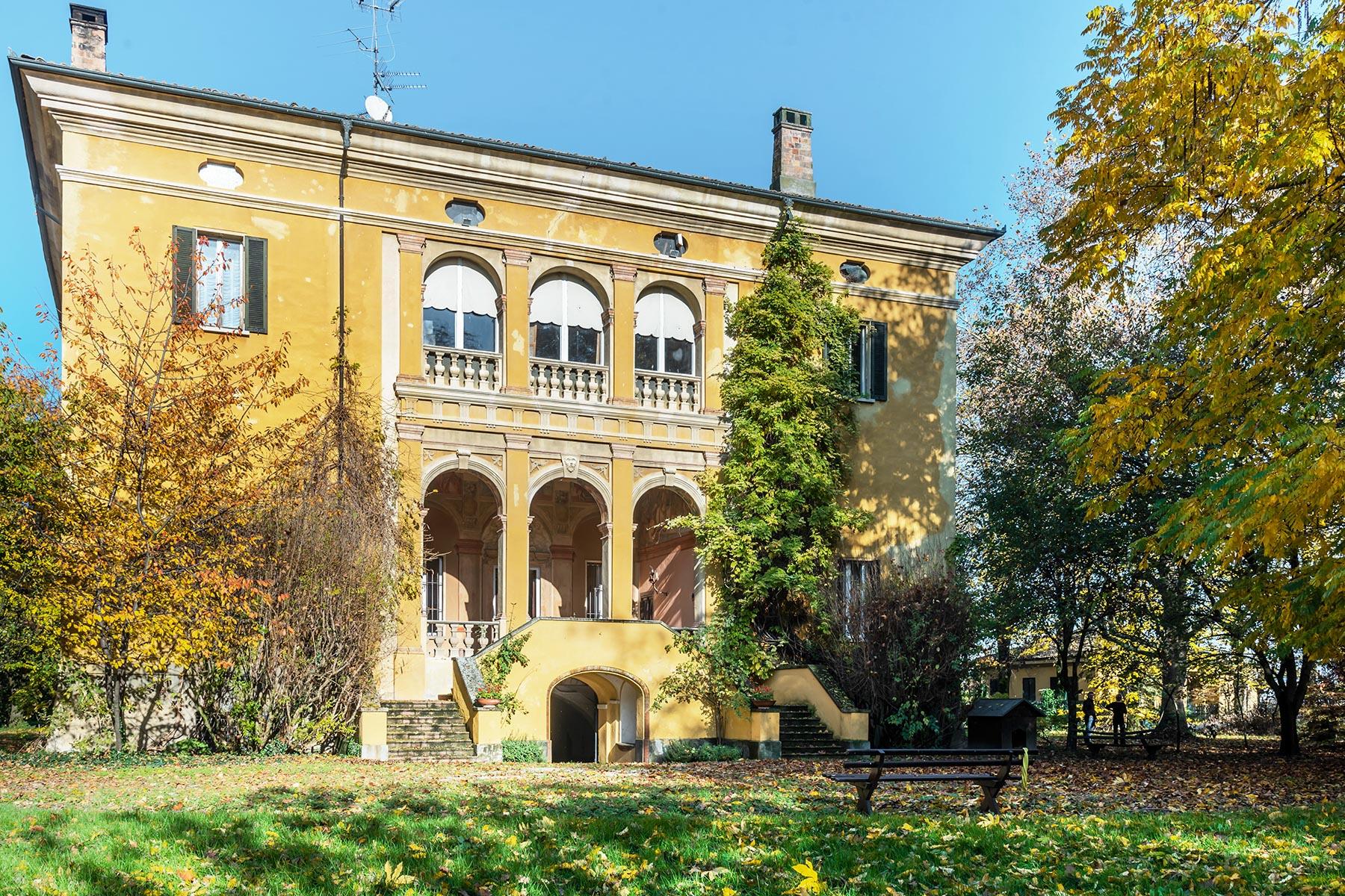 Storica proprietà con parco e piscina a Parma - 12