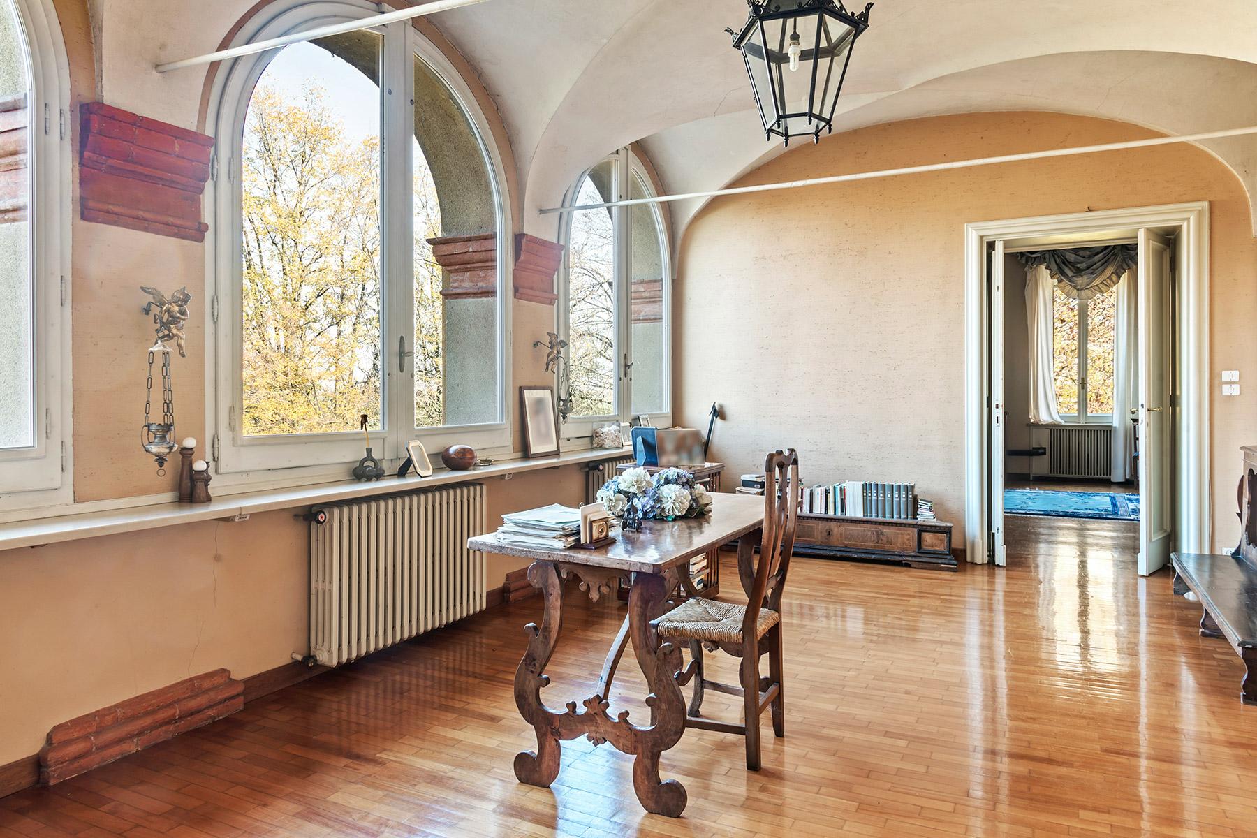 Elegant historical property with large park in Parma - 4