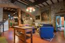Incantevole Casale con campo da tennis e piscina, in vendita, Castelfranco Piandiscò | Sotheby’s Realty Italy - 8