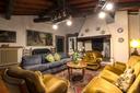Incantevole Casale con campo da tennis e piscina, in vendita, Castelfranco Piandiscò | Sotheby’s Realty Italy - 10