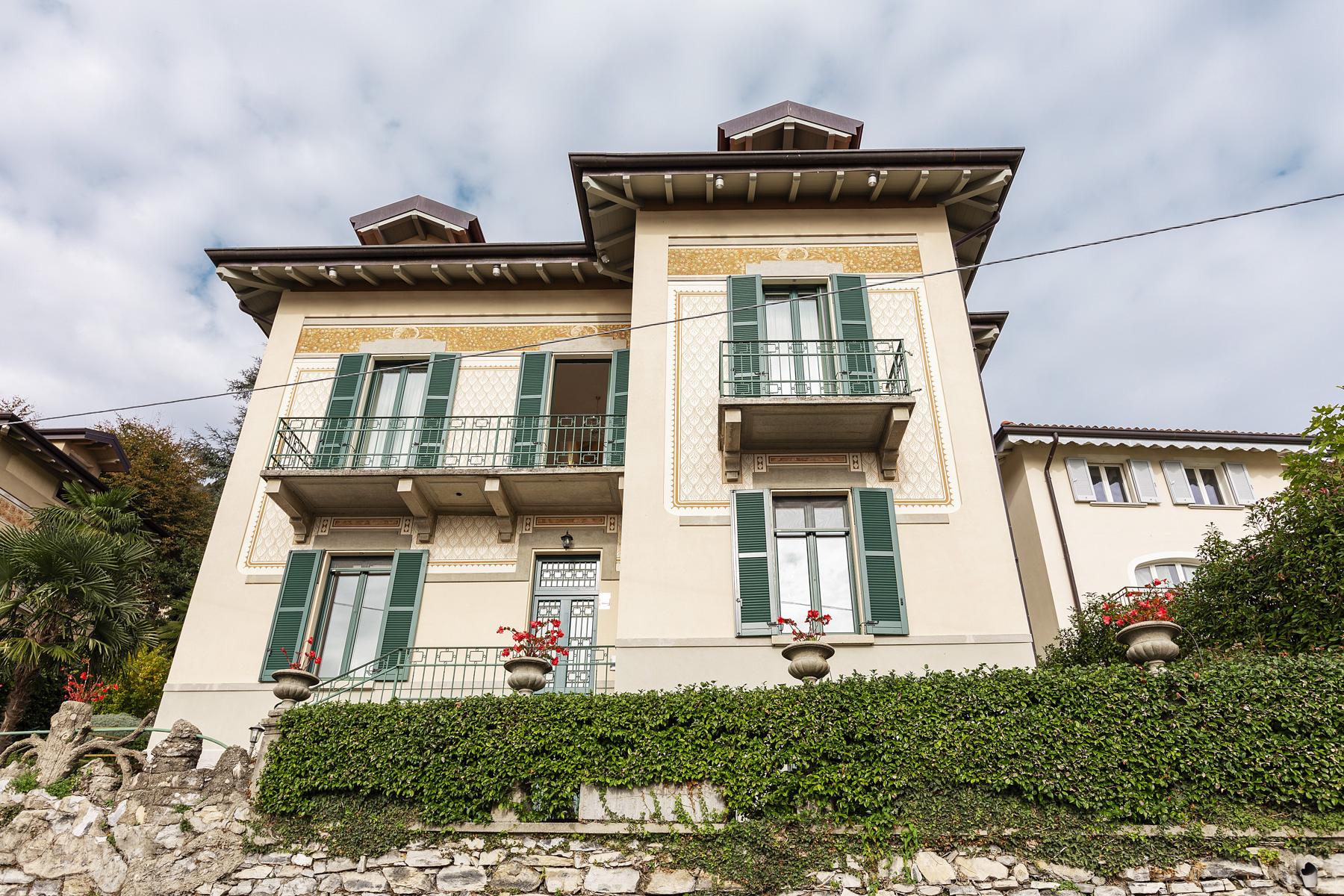 Bellissima villa con meravigliosa vista sulla città e sul primo bacino del Lago di Como - 1