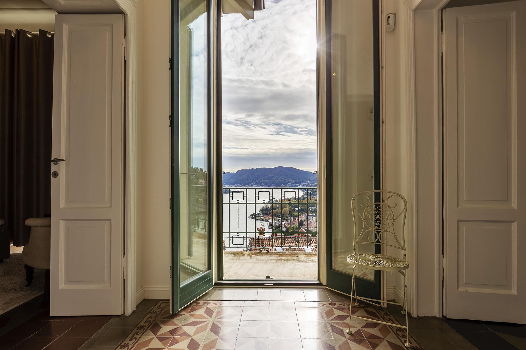 Bellissima villa con meravigliosa vista sulla città e sul primo bacino del Lago di Como - 16