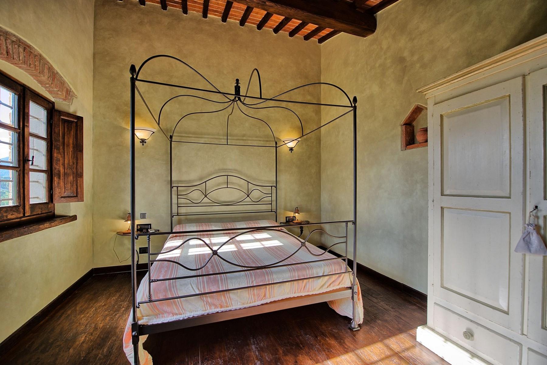 Farmhouse for sale in the Tuscan hills - 13