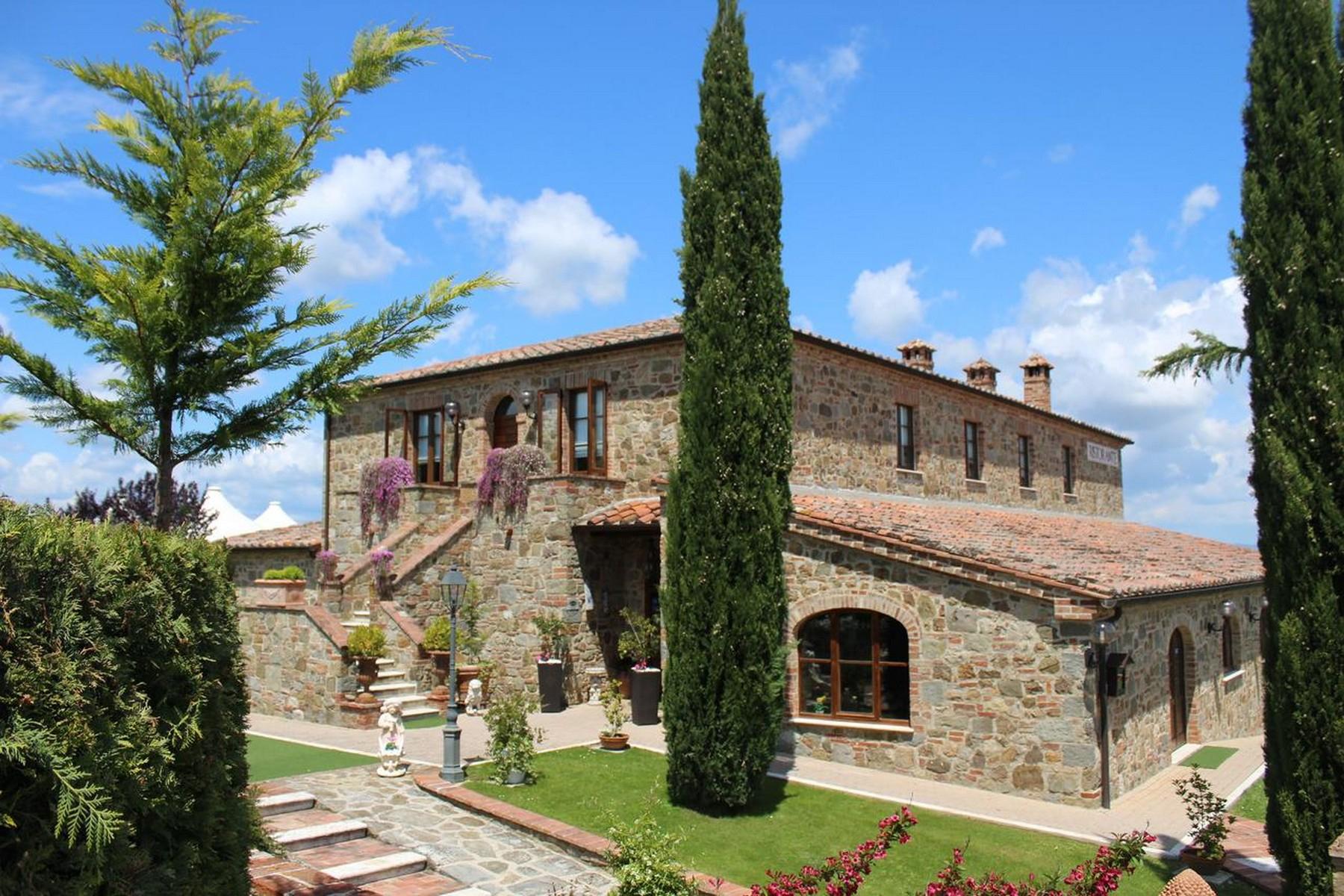 Bel hôtel de charme avec restaurant et spa dans les collines de Torrita di Siena - 1