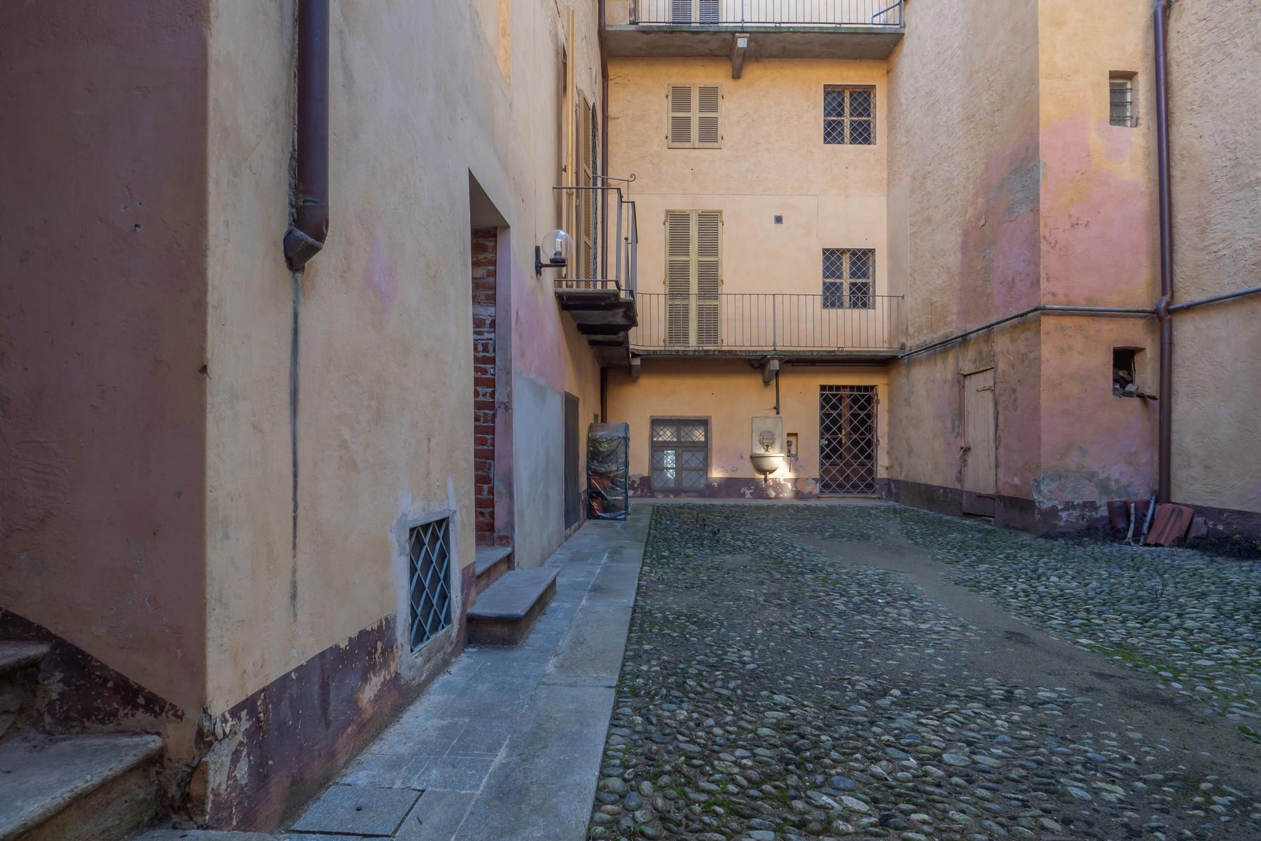 Historical manor in the center of Saluzzo - 8