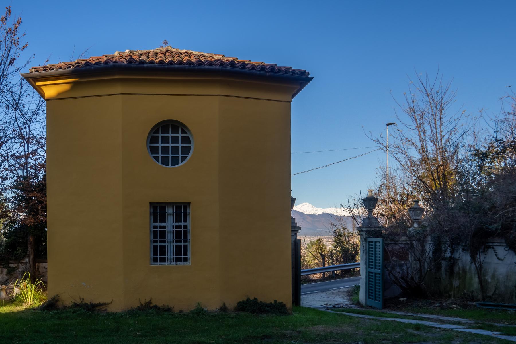 Antike restaurierte Villa auf dem Hügel im modernen Stil - 21