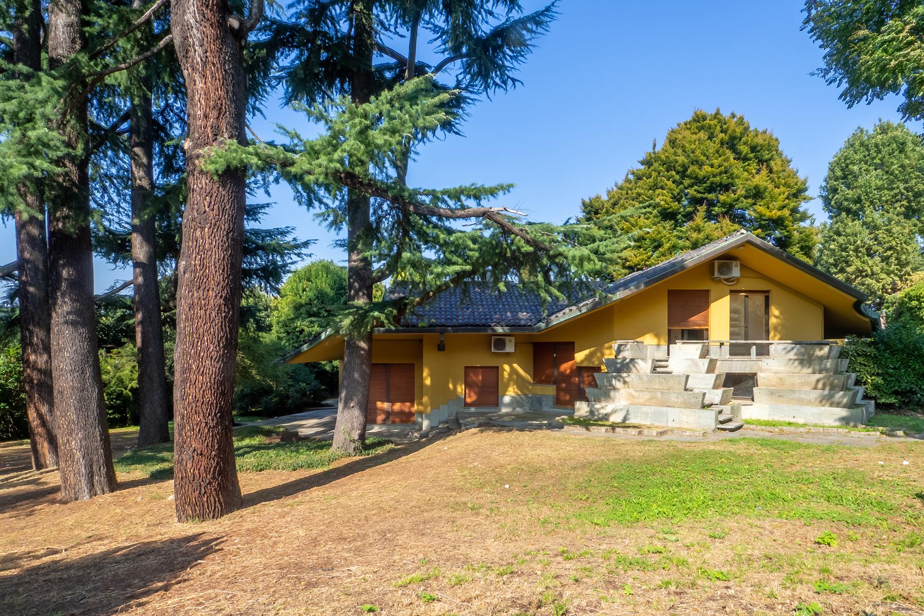 Villa con parco privato e piscina sulla prestigiosa collina di Torino - 1