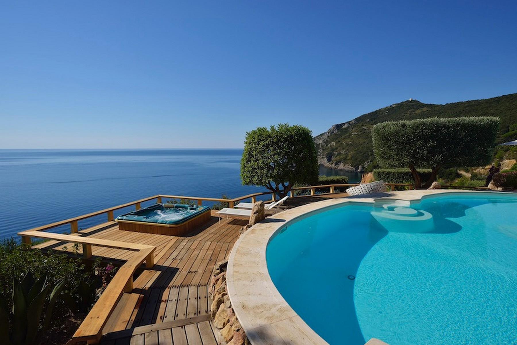 Incredible villa overlooking the sea in Porto Ercole - 2