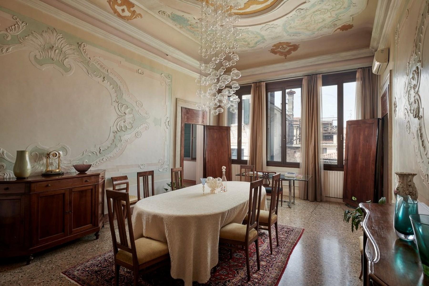 Elegant second Piano Nobile Palazzo Apartment - 7