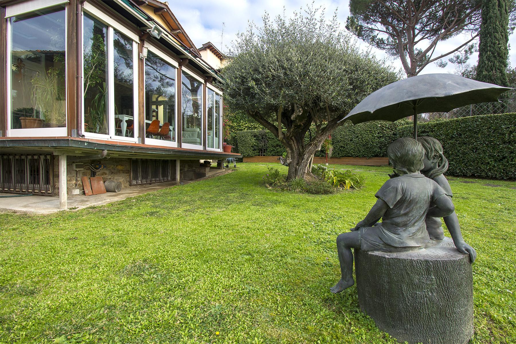 Villa immersa nel verde a Via Bolognese - 12
