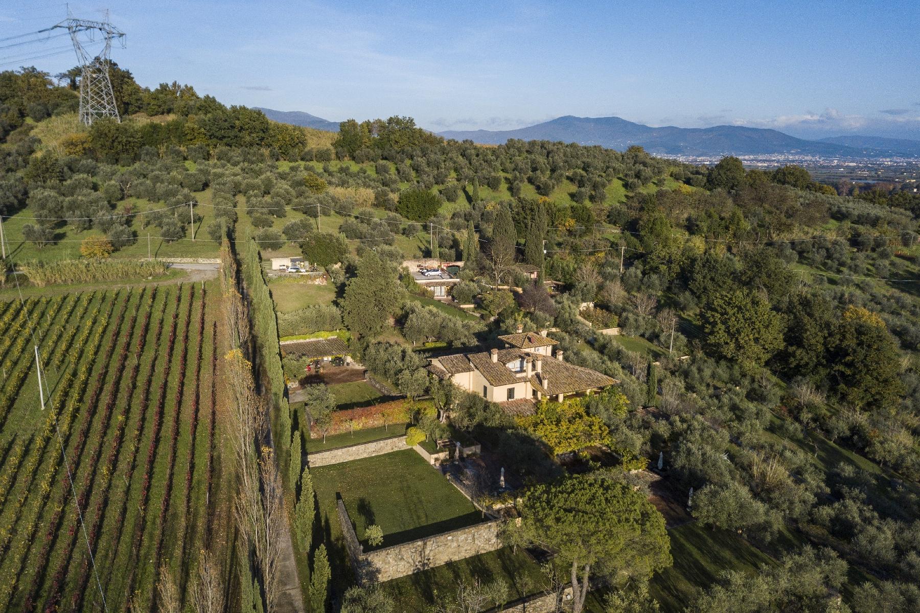 Удивительная вилла с бассейном и виноградником на флорентийском склоне холма недалеко от Карминьяно - 2