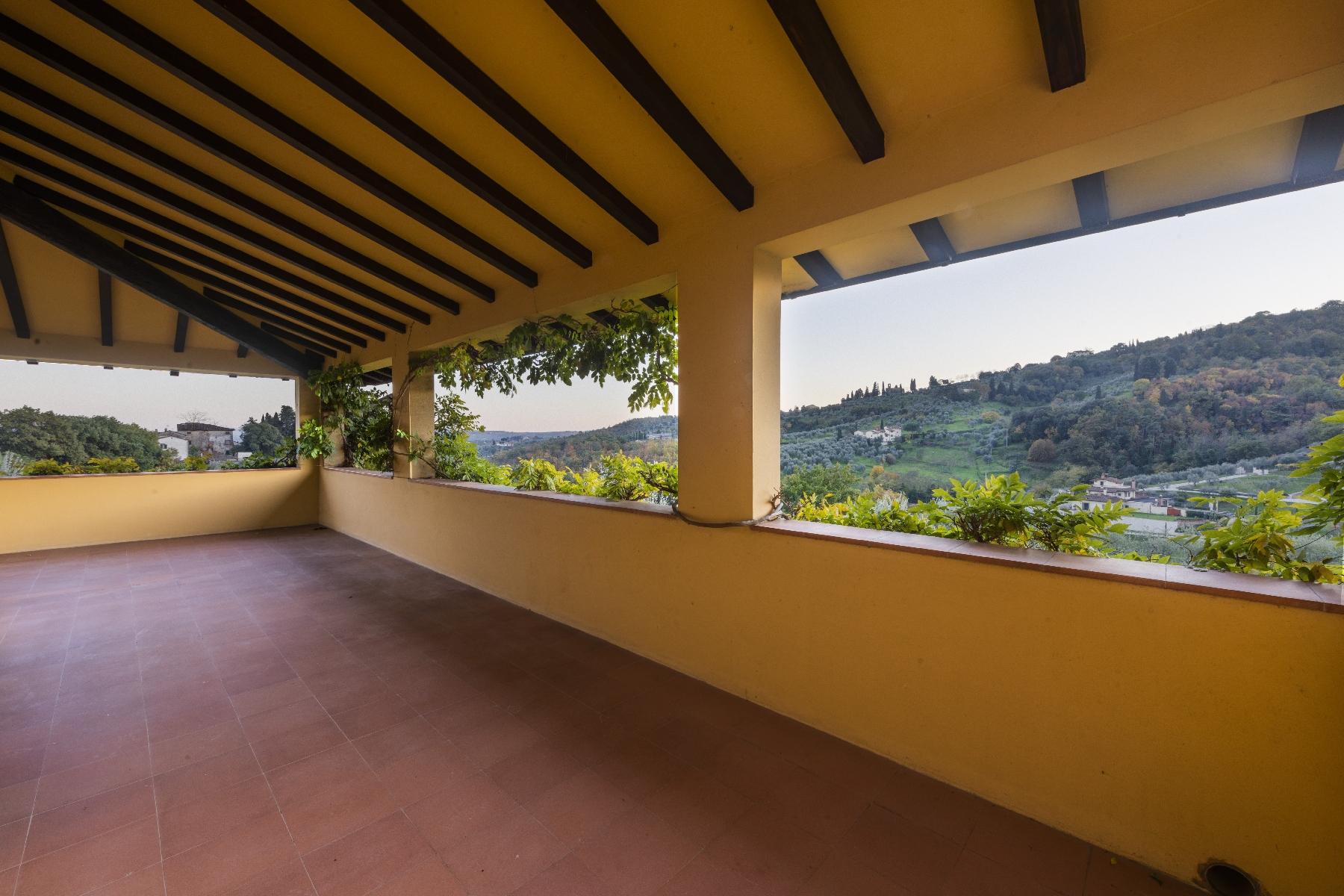 Amazing Villa with Pool and Vineyard on the Florentine Hillside near Carmignano - 4