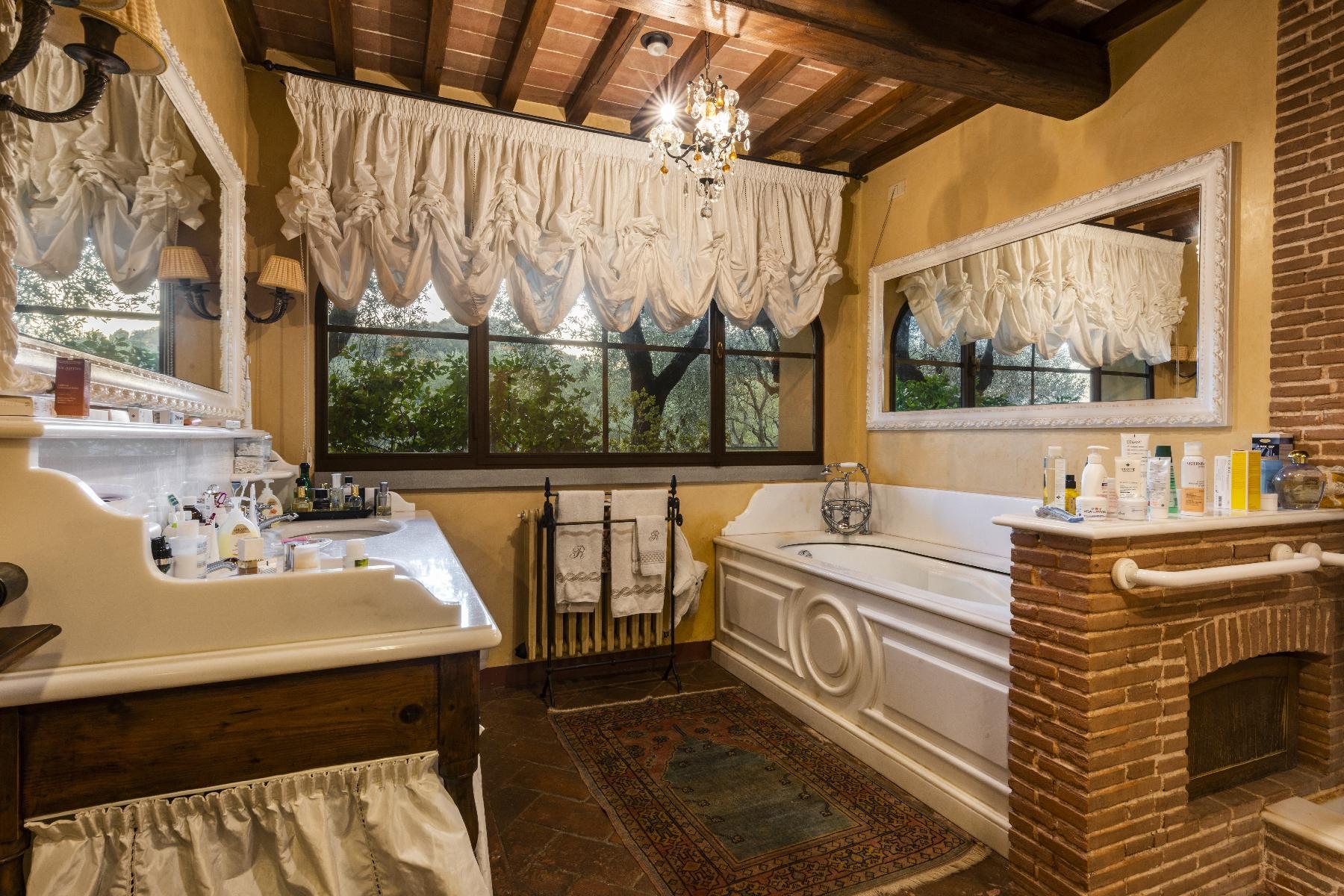 Amazing Villa with Pool and Vineyard on the Florentine Hillside near Carmignano - 7