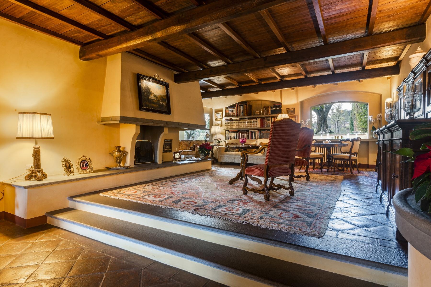 Amazing Villa with Pool and Vineyard on the Florentine Hillside near Carmignano - 9