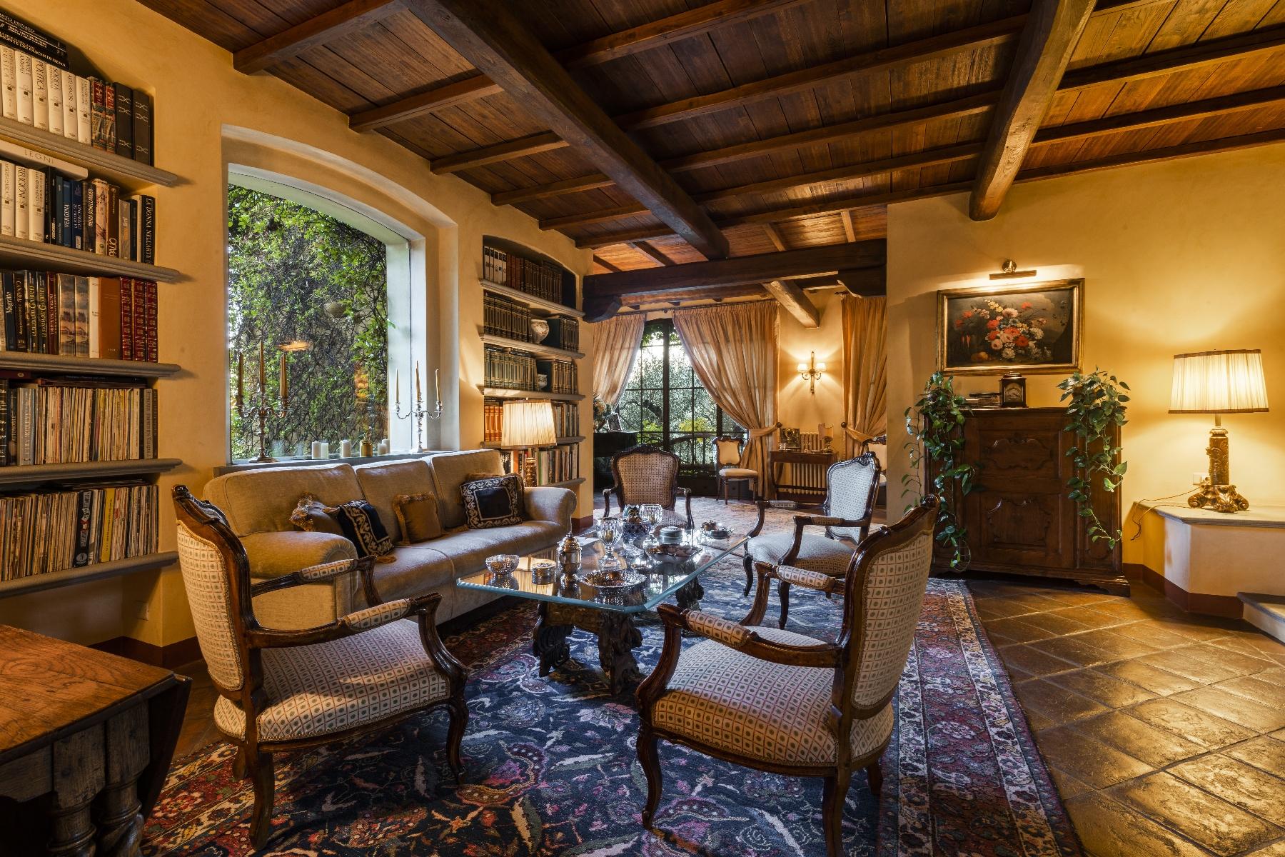 Amazing Villa with Pool and Vineyard on the Florentine Hillside near Carmignano - 10