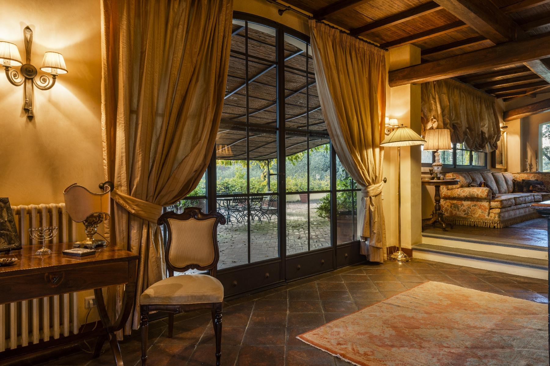 Amazing Villa with Pool and Vineyard on the Florentine Hillside near Carmignano - 11