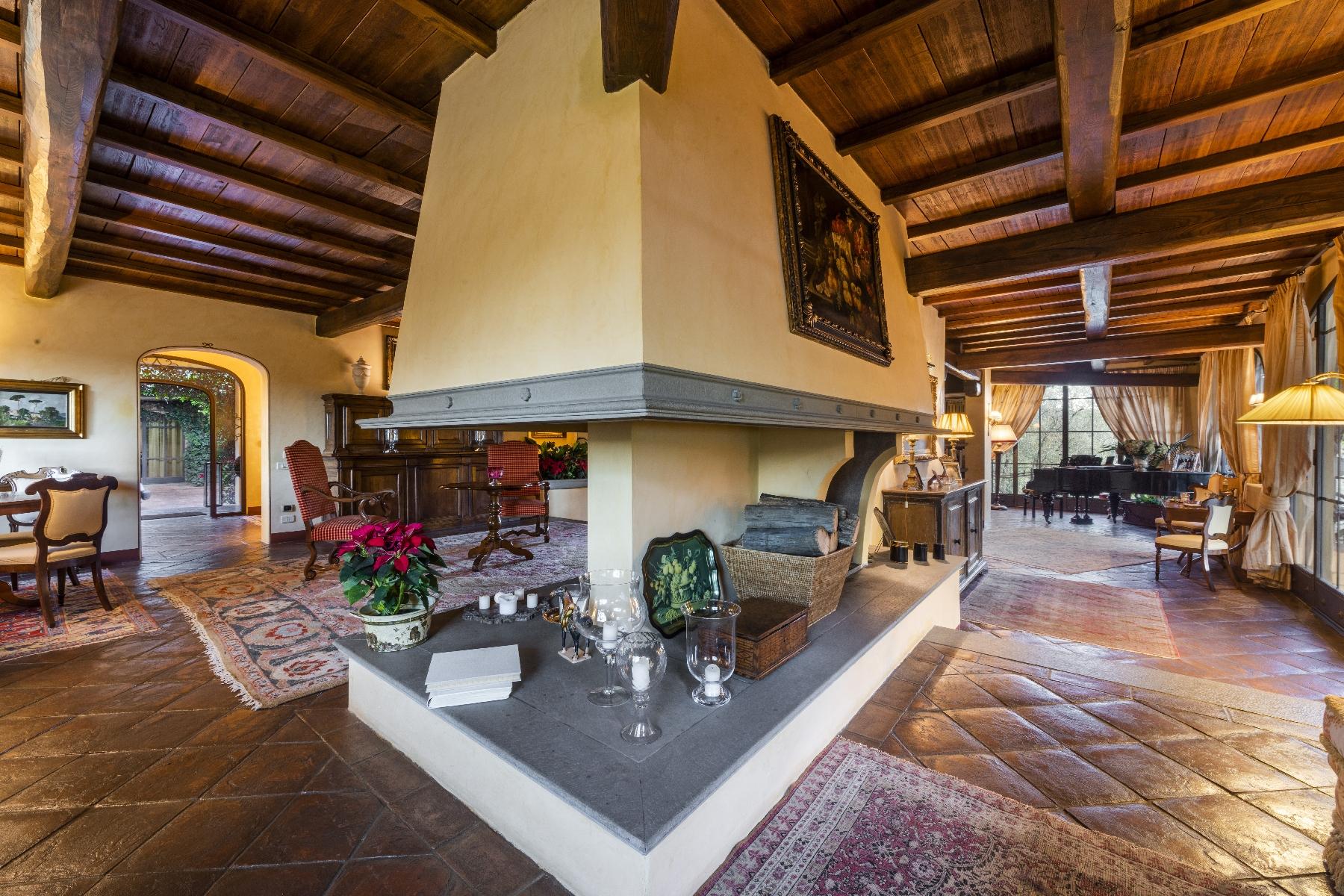 Amazing Villa with Pool and Vineyard on the Florentine Hillside near Carmignano - 12