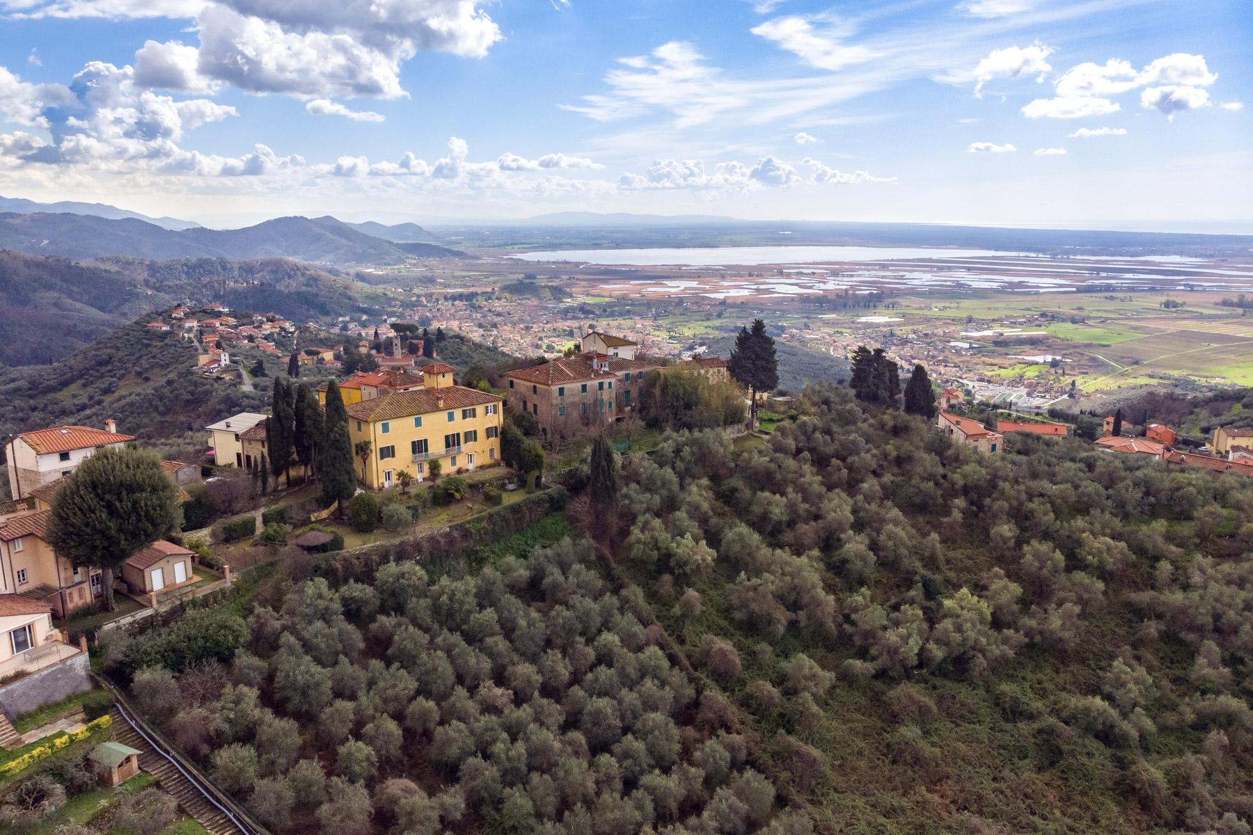 Affascinante villa storica vista mare sulle colline di Massarosa - 1