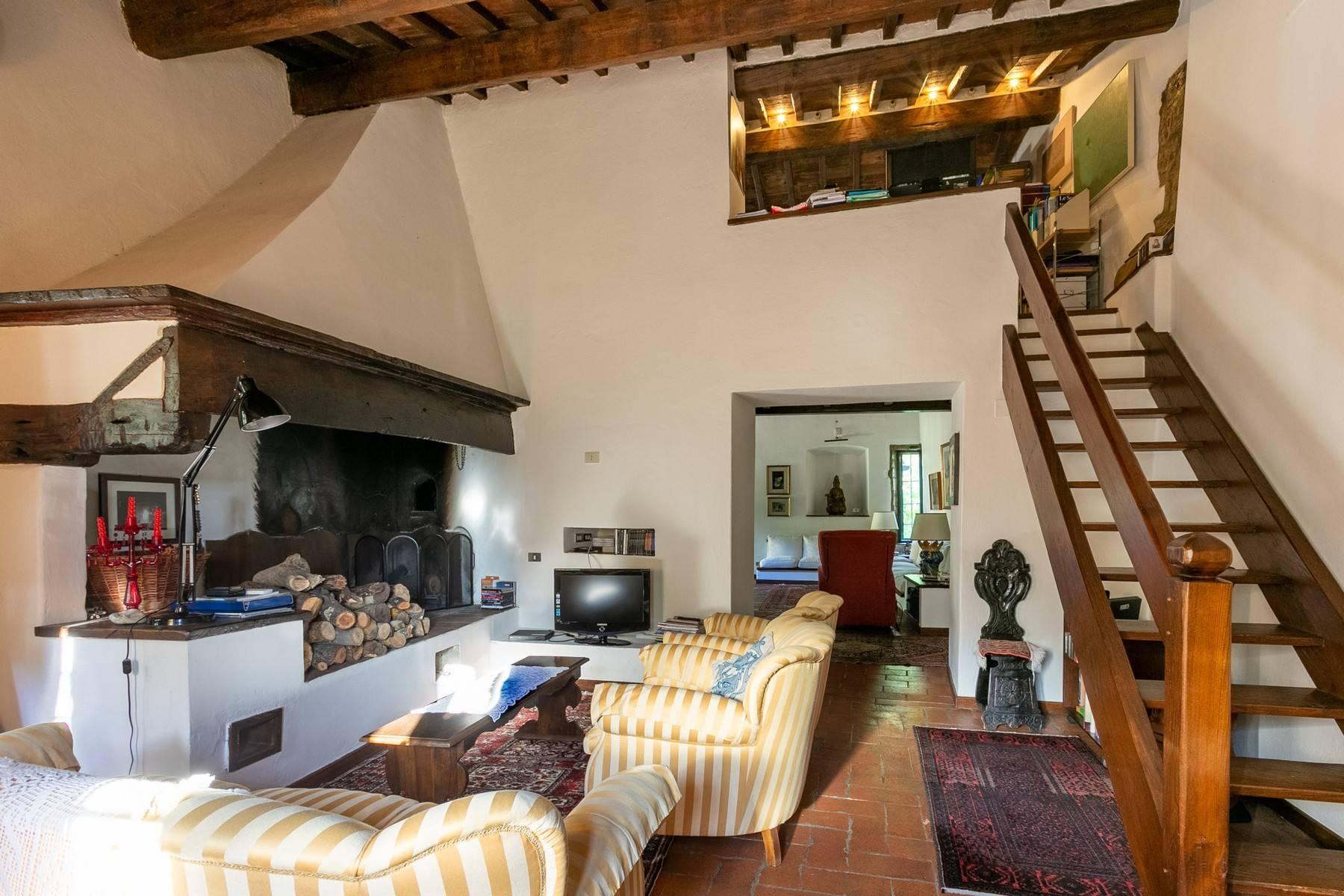 Villa immersed in a 7,000 sqm garden close to Florence - 14