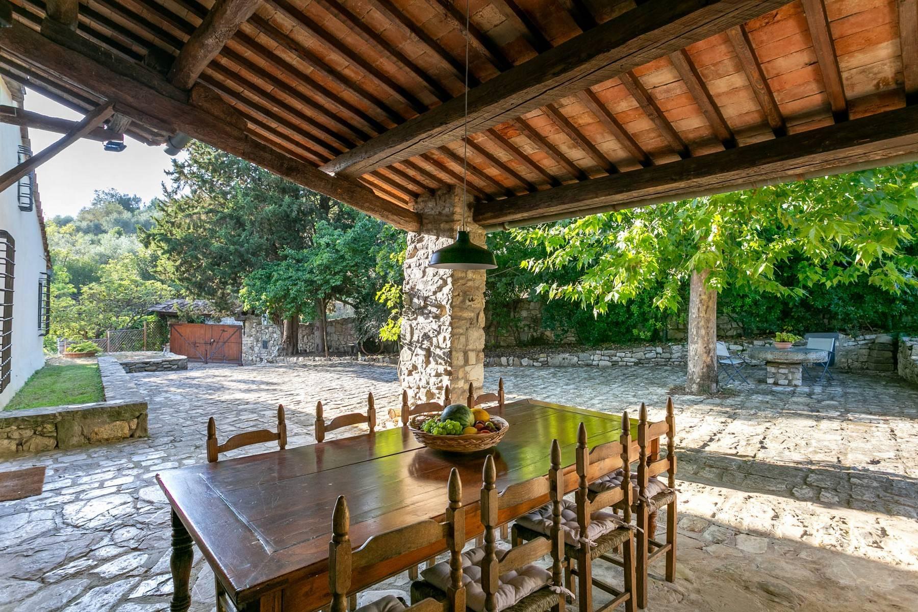 Villa immersed in a 7,000 sqm garden close to Florence - 4