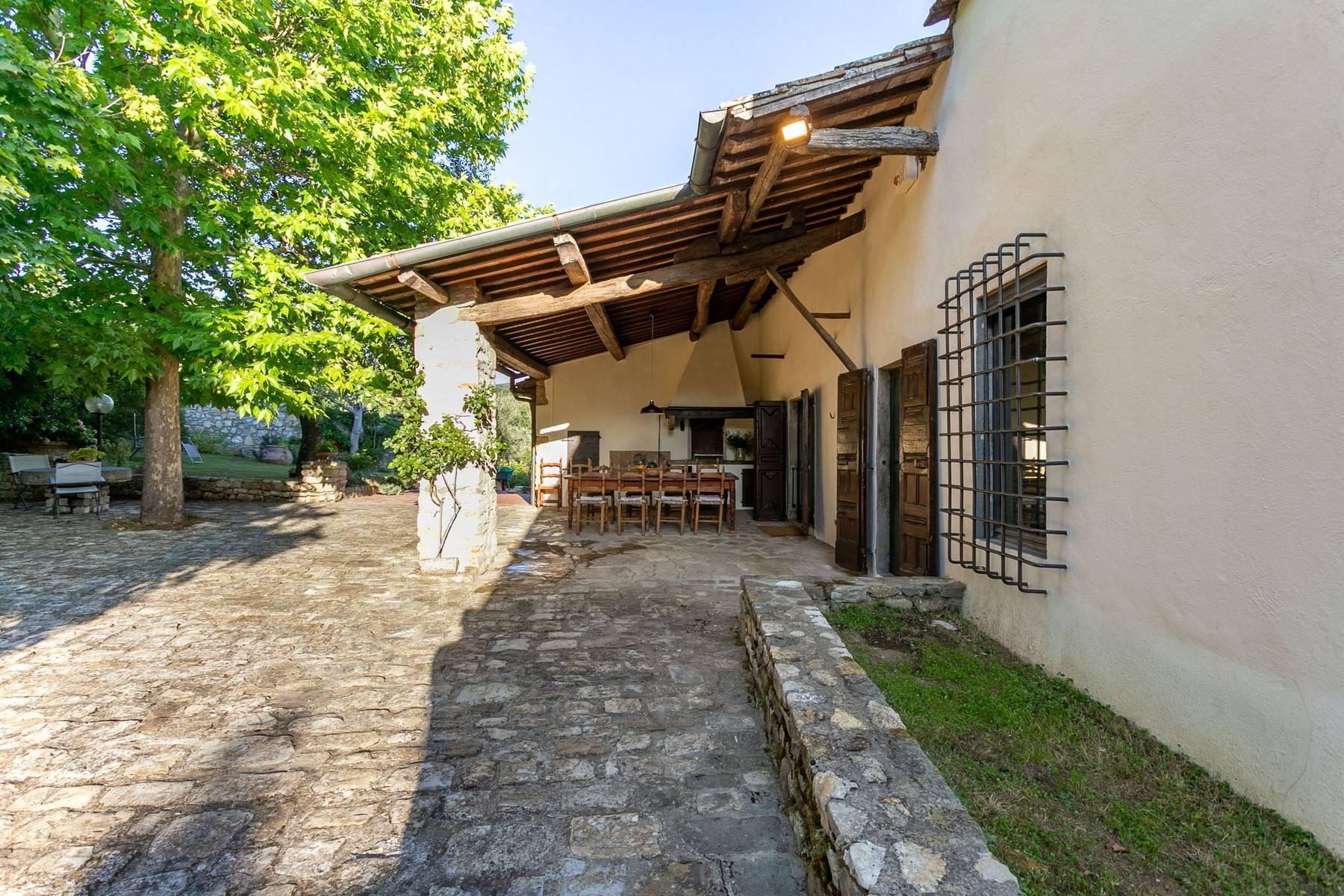 Villa immersed in a 7,000 sqm garden close to Florence - 3